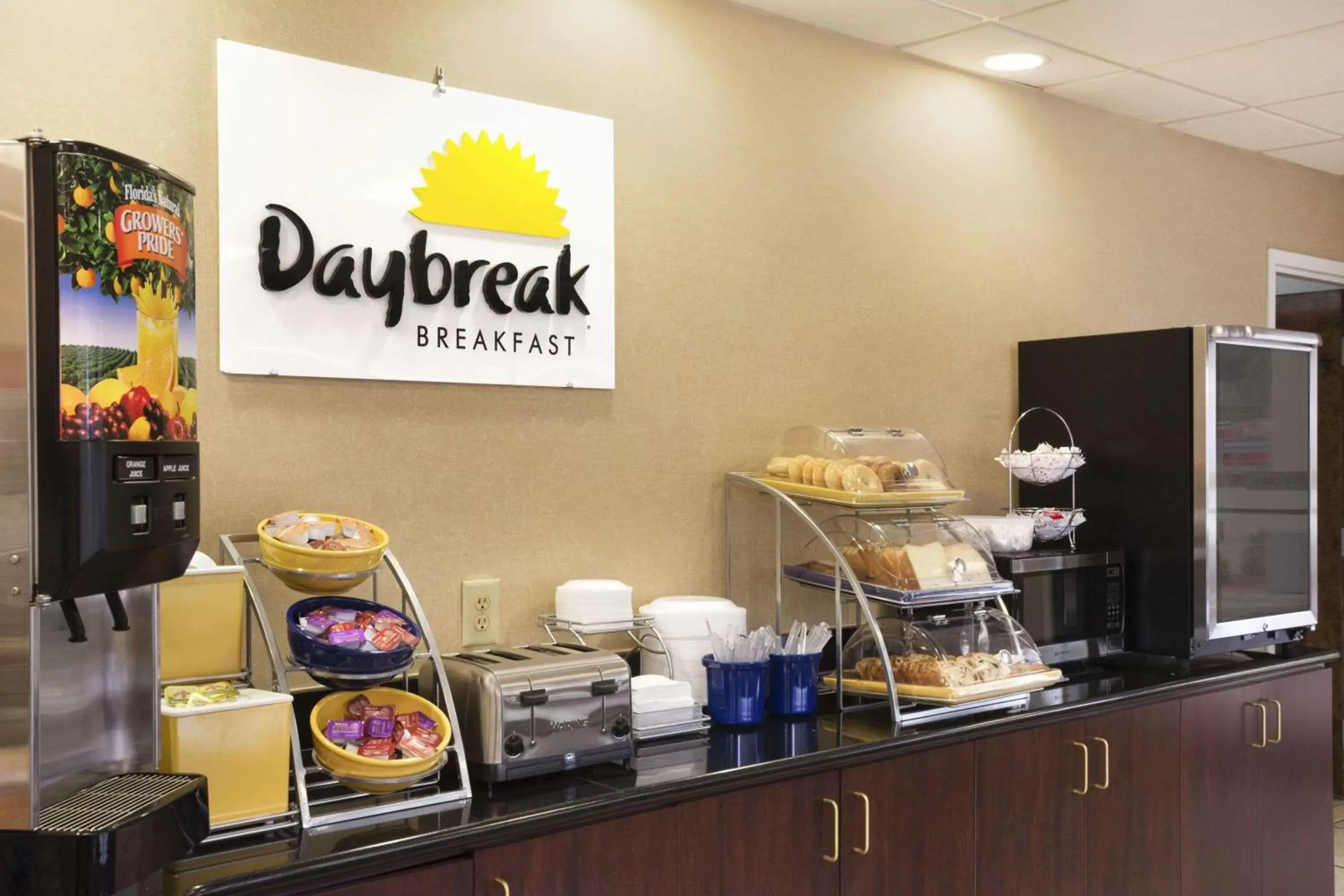 Restaurant/places to eat in Days Inn by Wyndham Weldon Roanoke Rapids