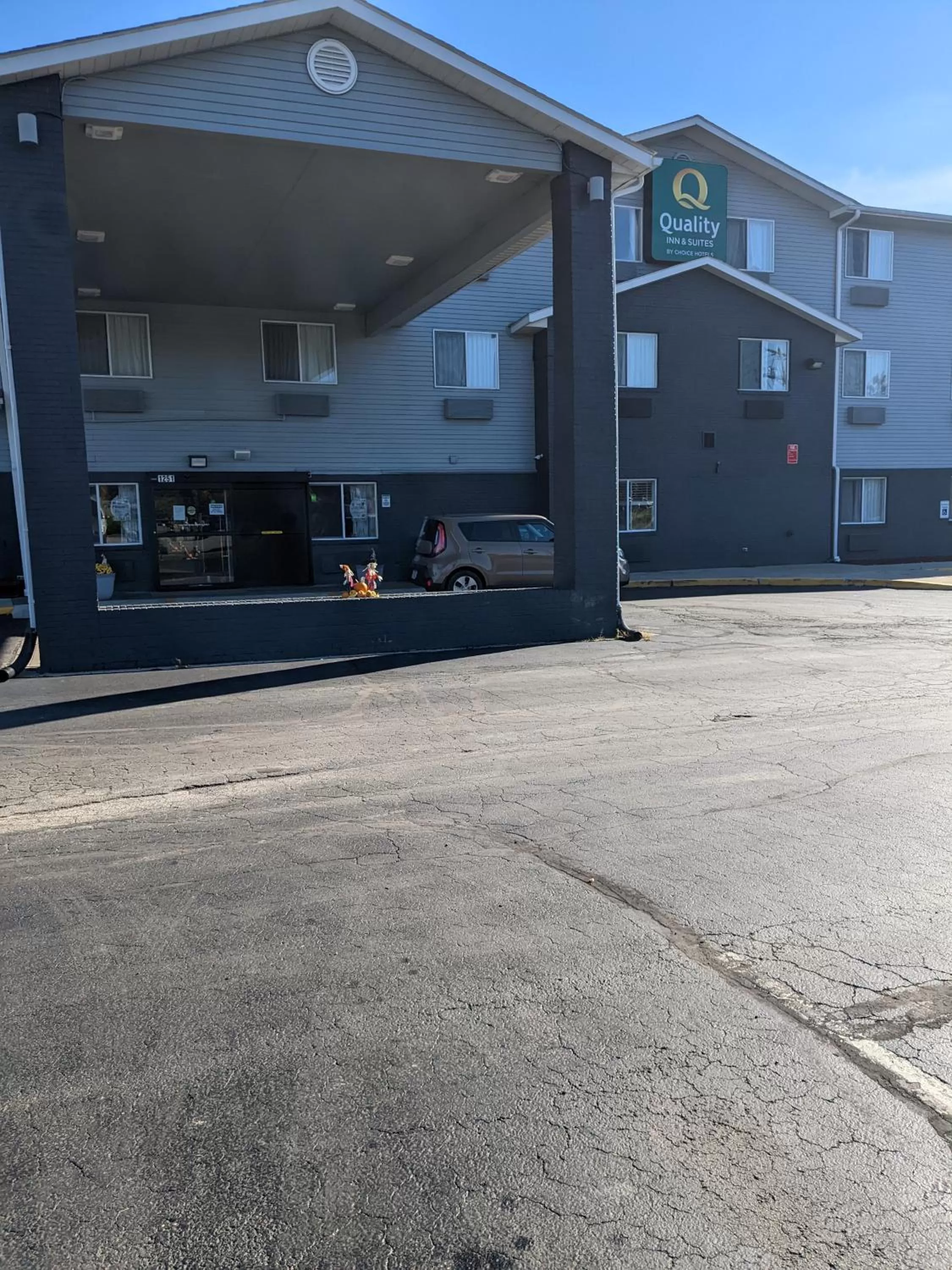 Property building in Quality Inn & Suites Delaware South