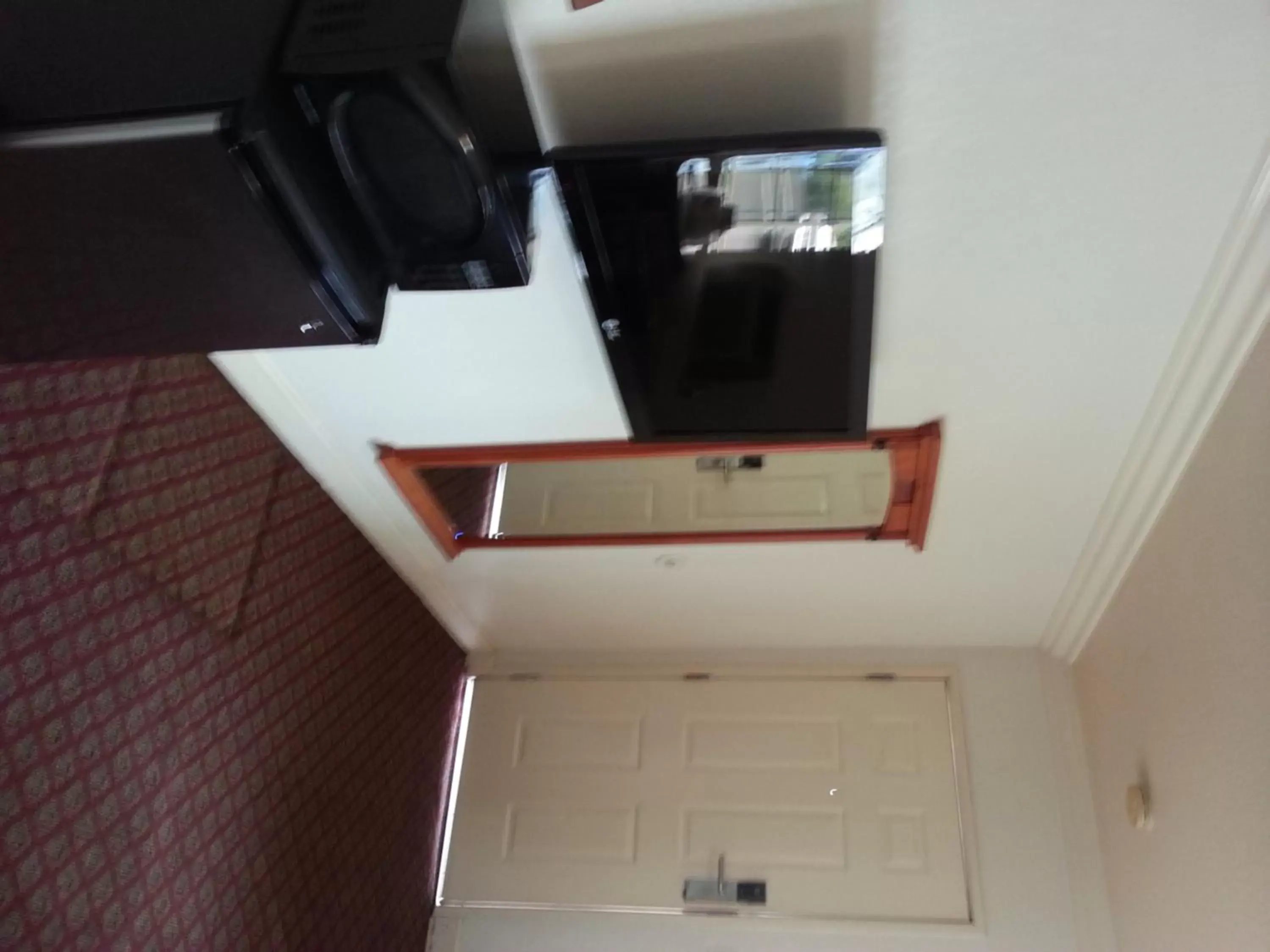 TV and multimedia, TV/Entertainment Center in Walls Motel Long Beach