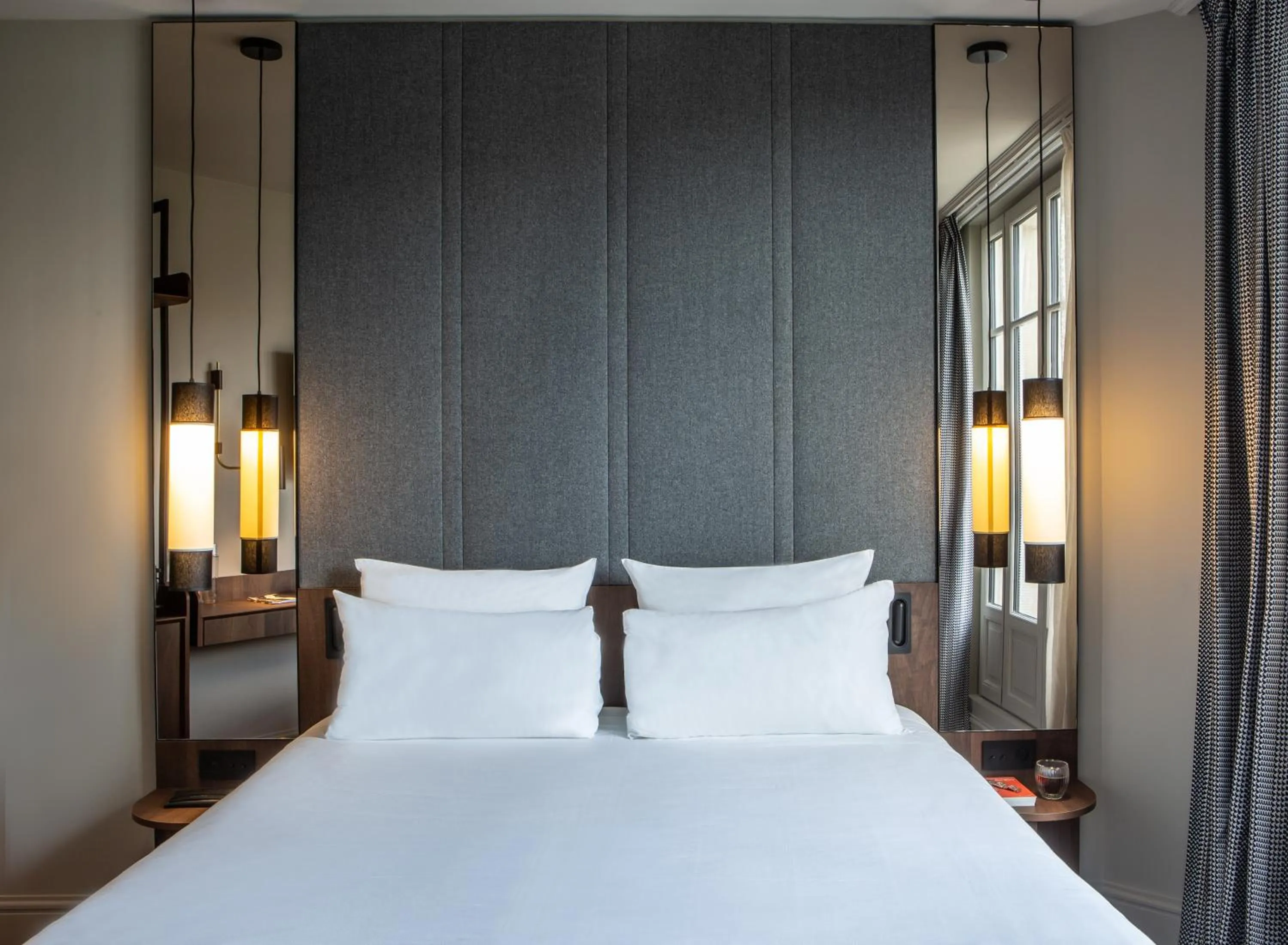 Bed in ibis Styles Paris Gare du Nord TGV