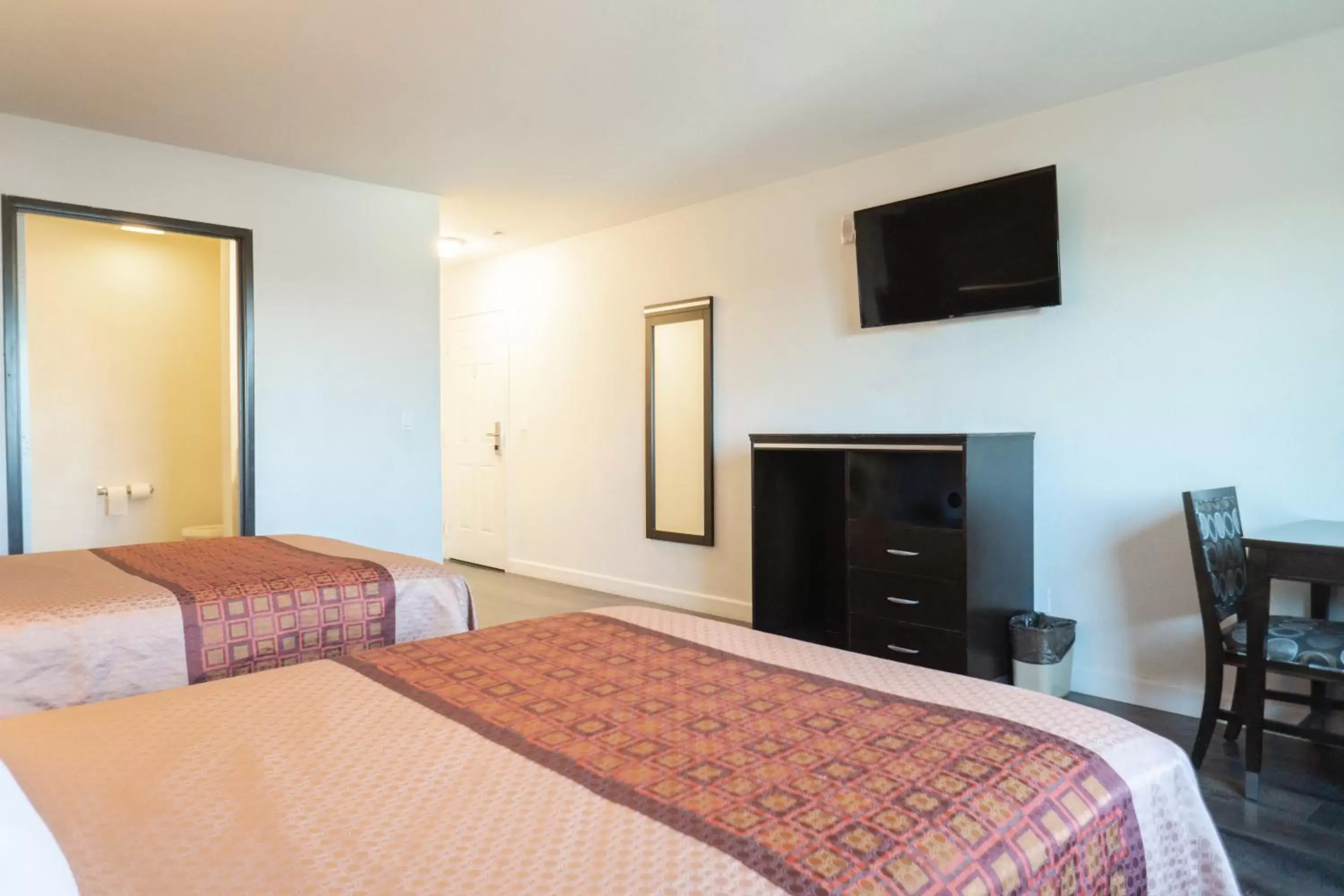 Bed in Maywood Inn Bed in Maywood Inn