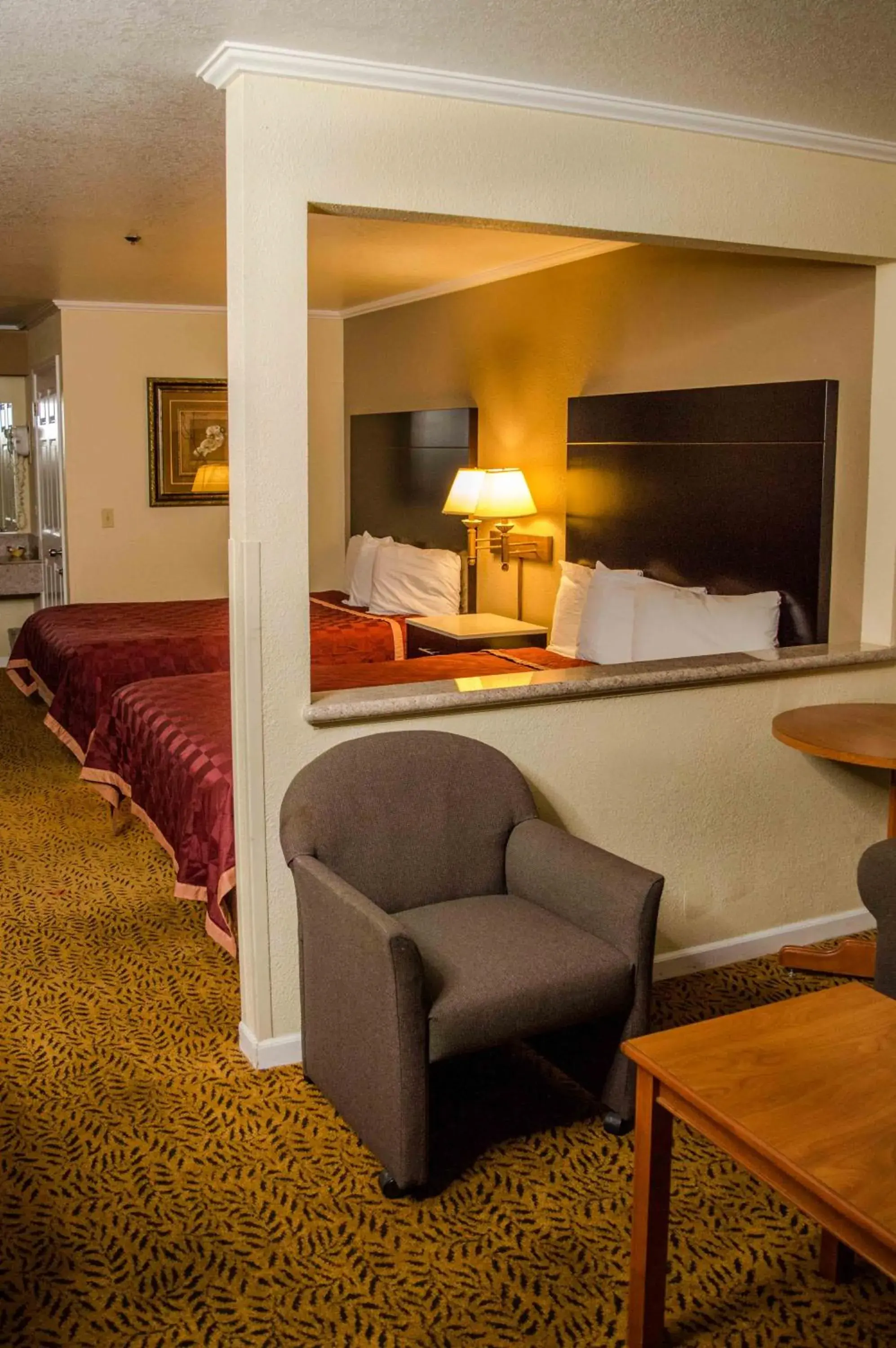 Photo of the whole room, Seating Area in Executive Inn & Suites Sacramento