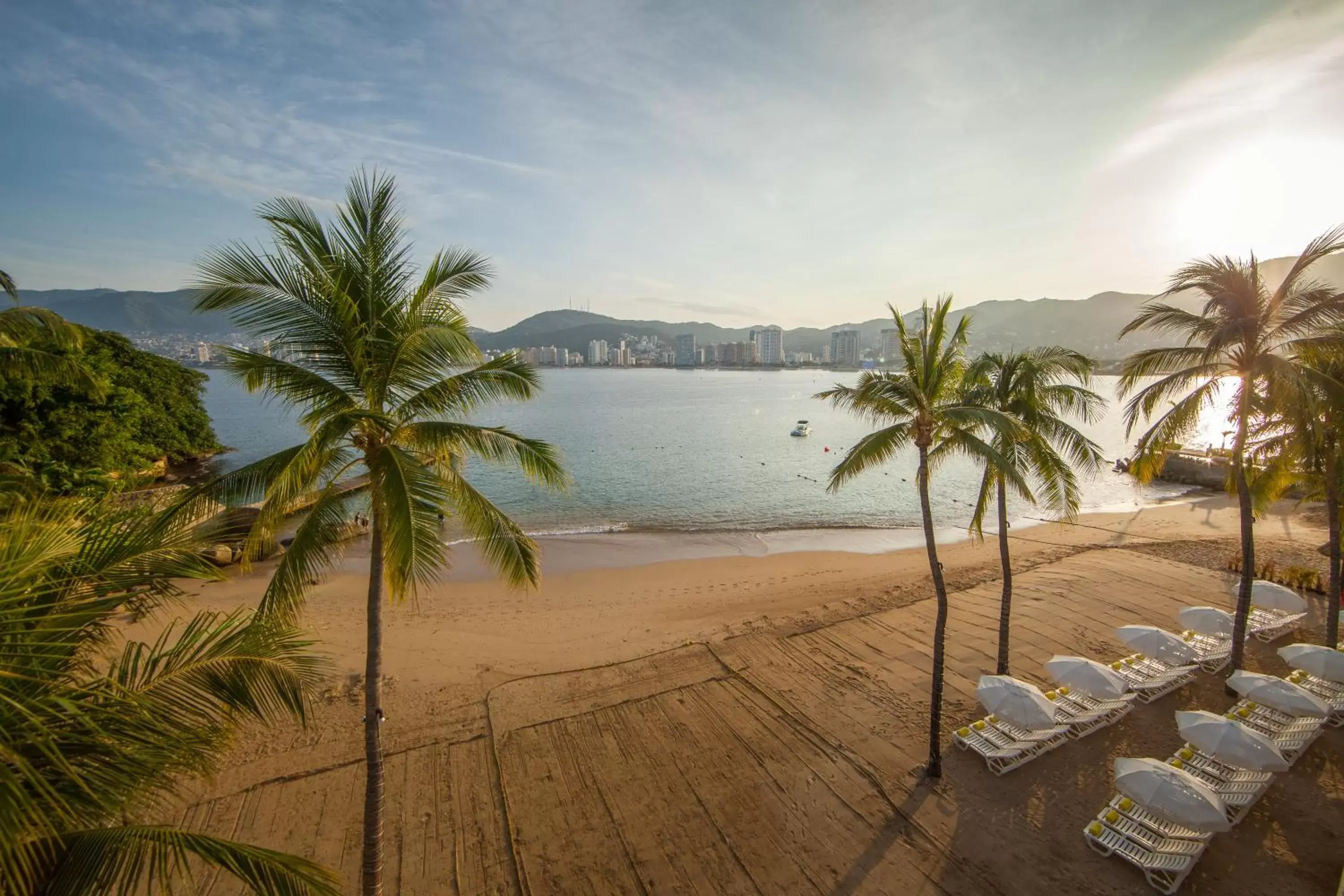 Beach in Park Royal Beach Acapulco - All Inclusive