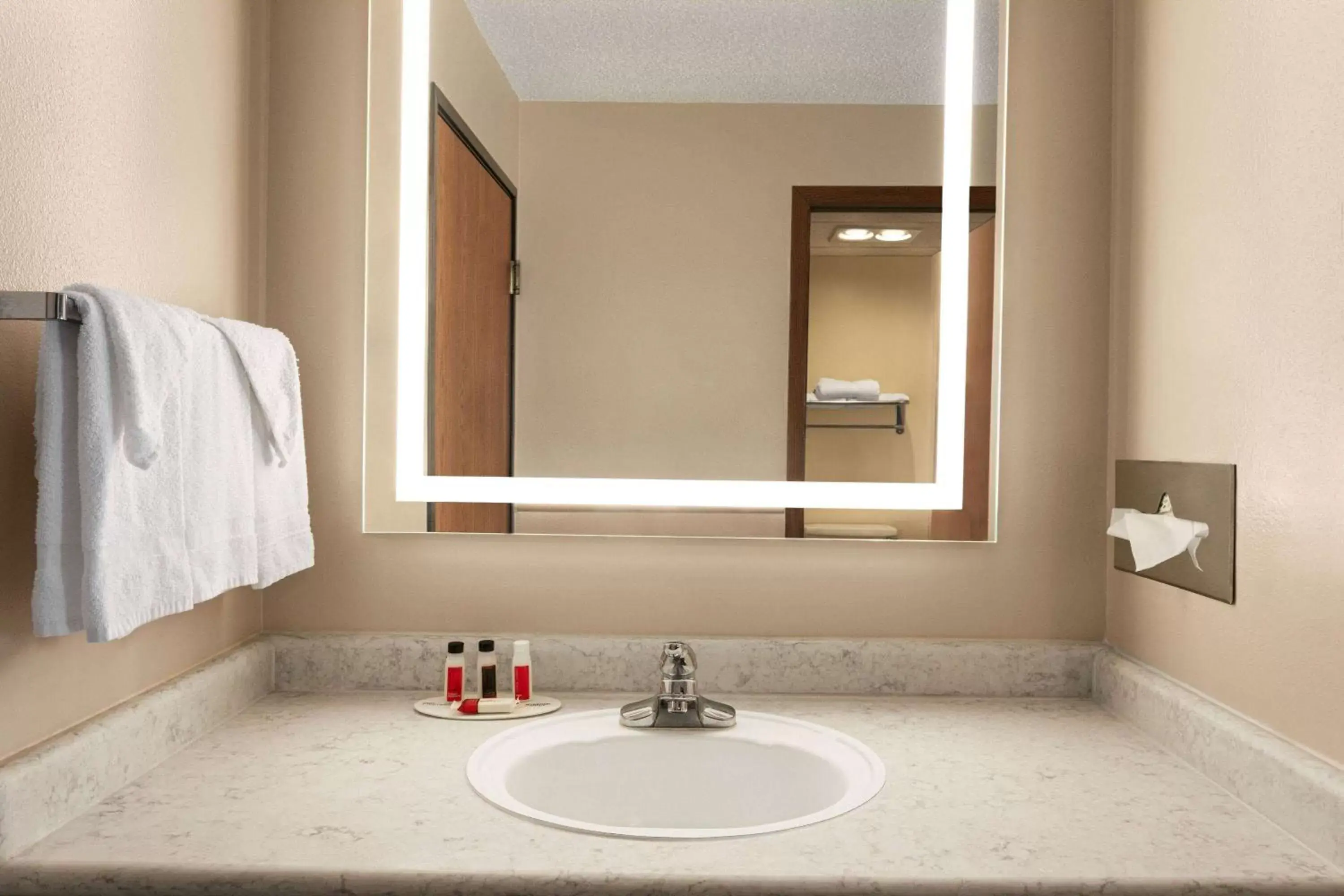 Bathroom in Super 8 by Wyndham Chillicothe