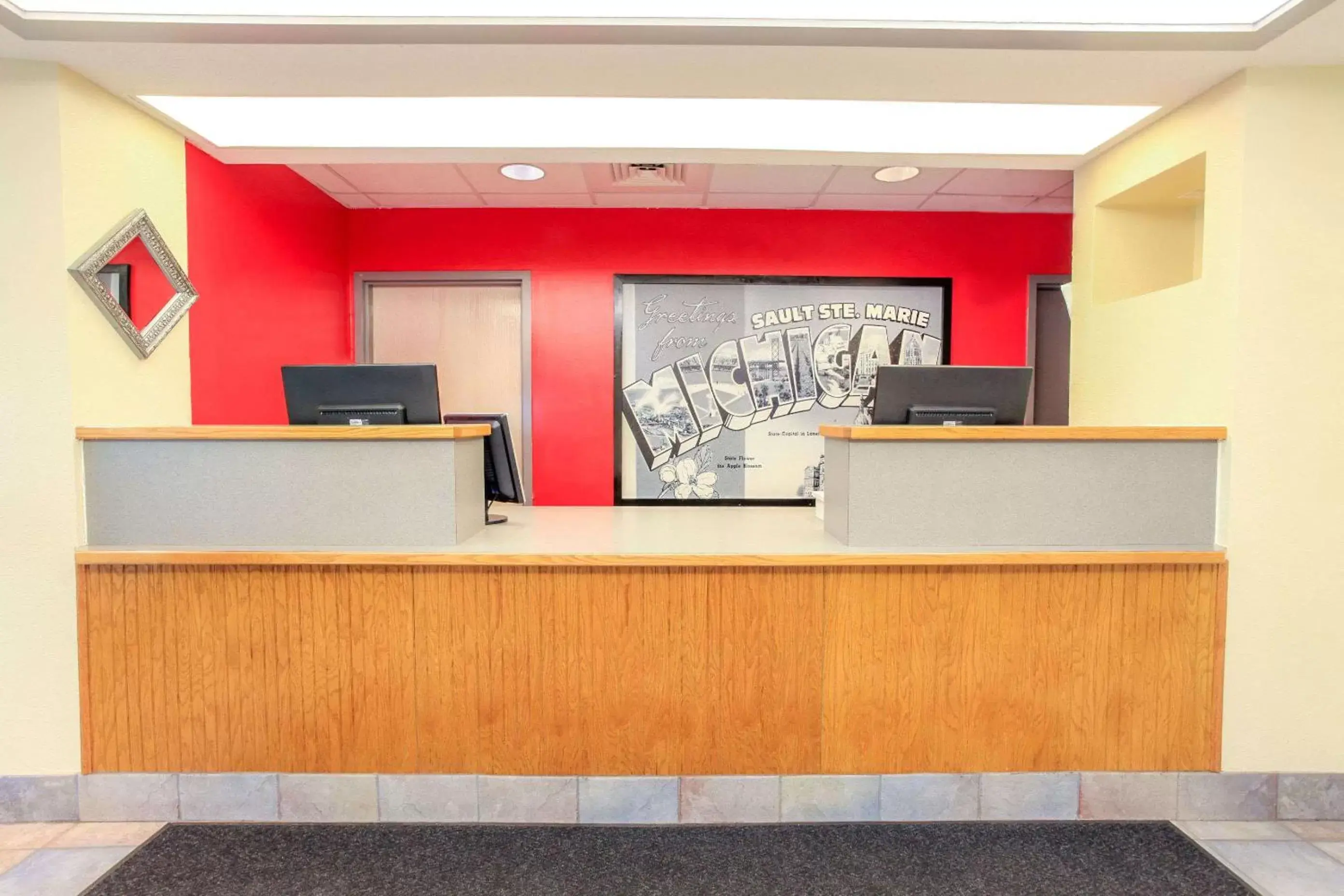 Lobby or reception, Lobby/Reception in Super 8 by Wyndham Sault Ste. Marie