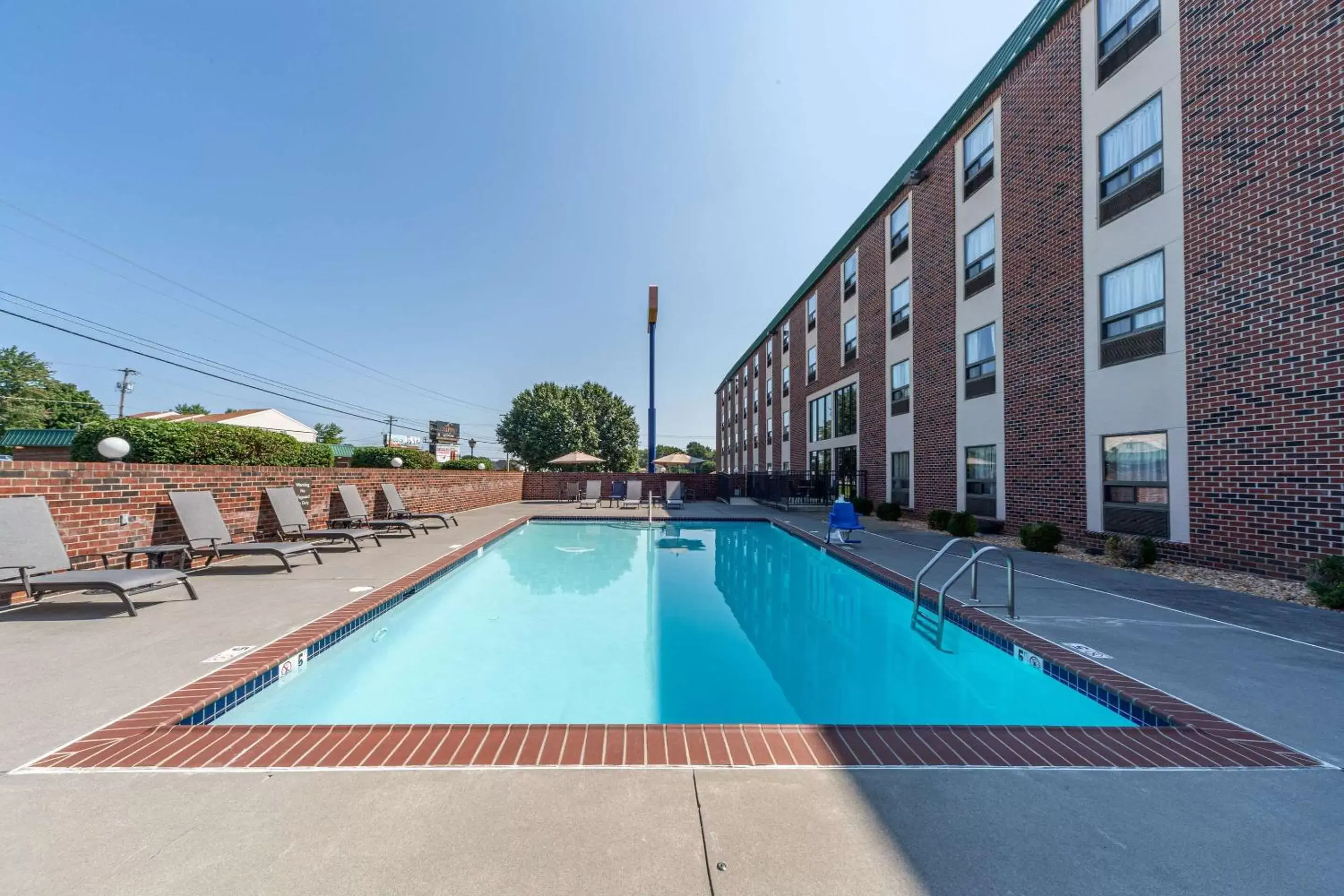 Swimming Pool in Comfort Inn Martinsburg