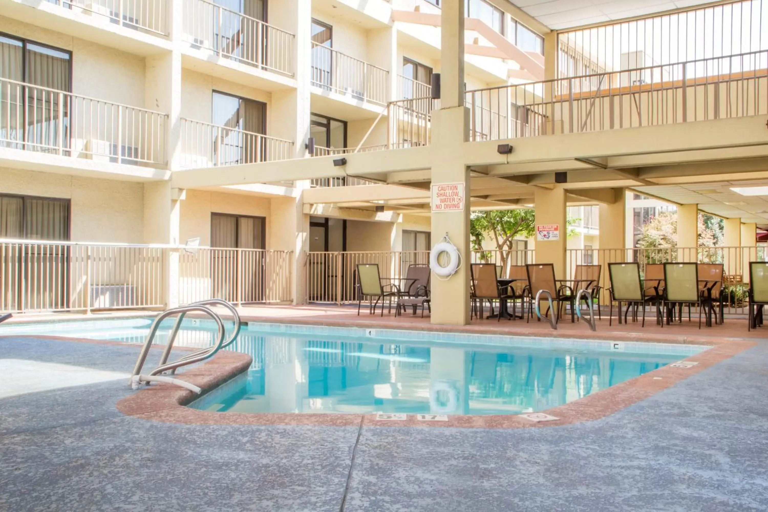 Swimming Pool in Econo Lodge Broken Arrow-Tulsa