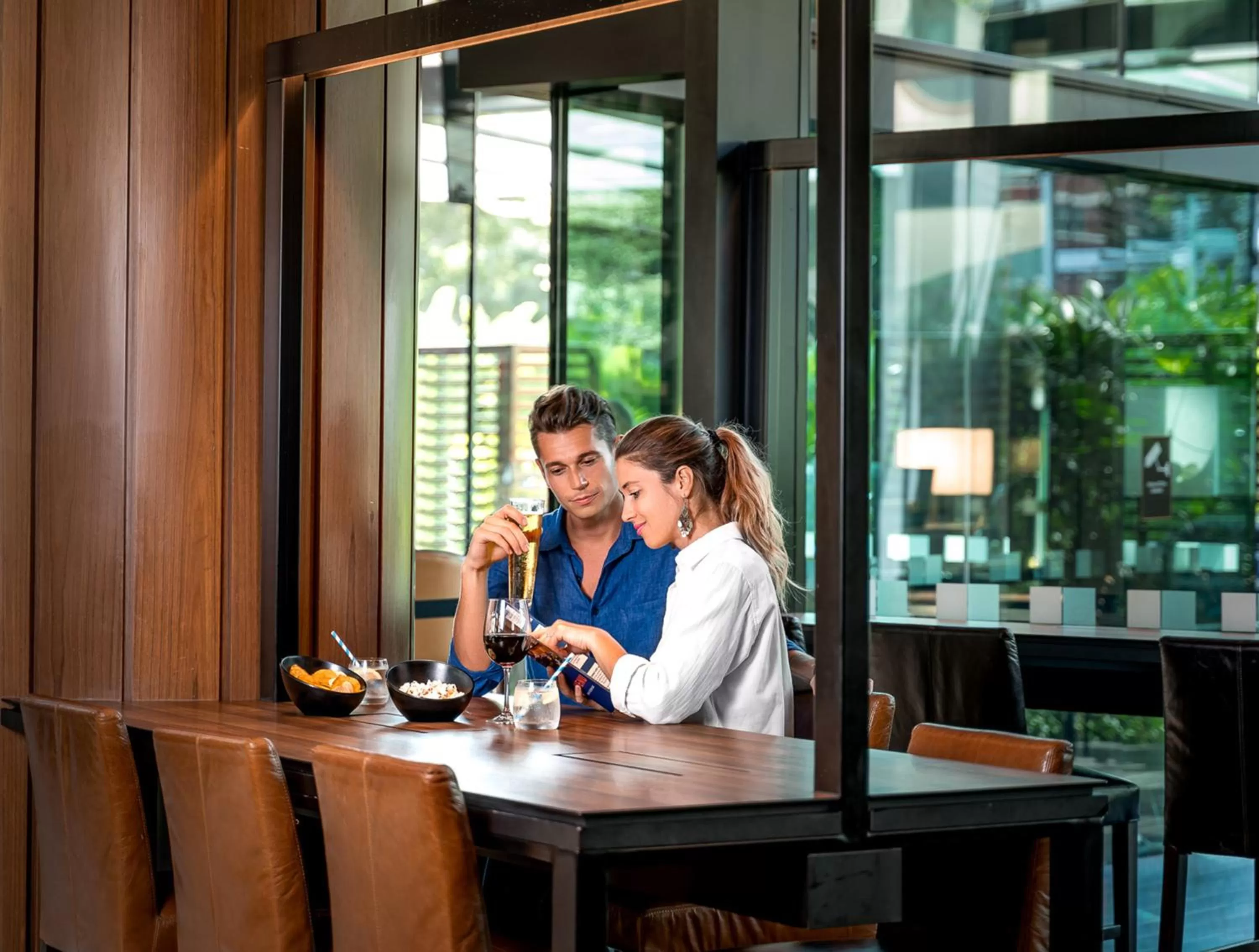 Lounge or bar in Holiday Inn Express Singapore Clarke Quay by IHG