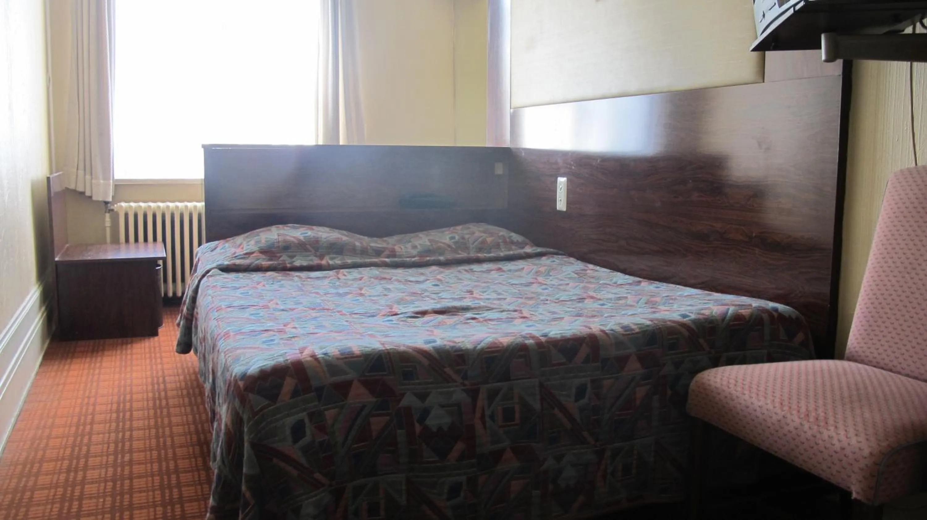 Bed in Hotel Manhattan