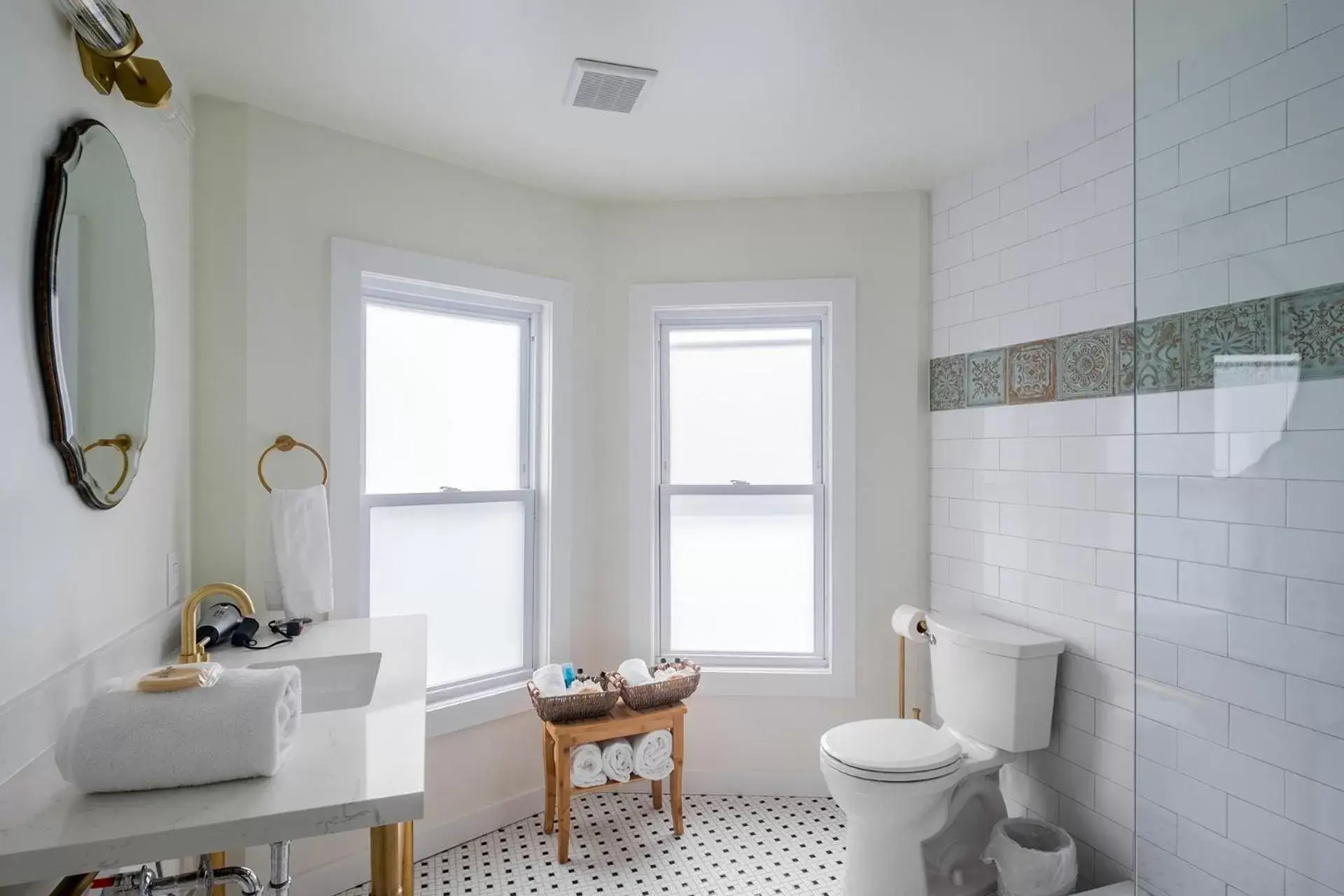 Toilet, Bathroom in Scarborough Inn