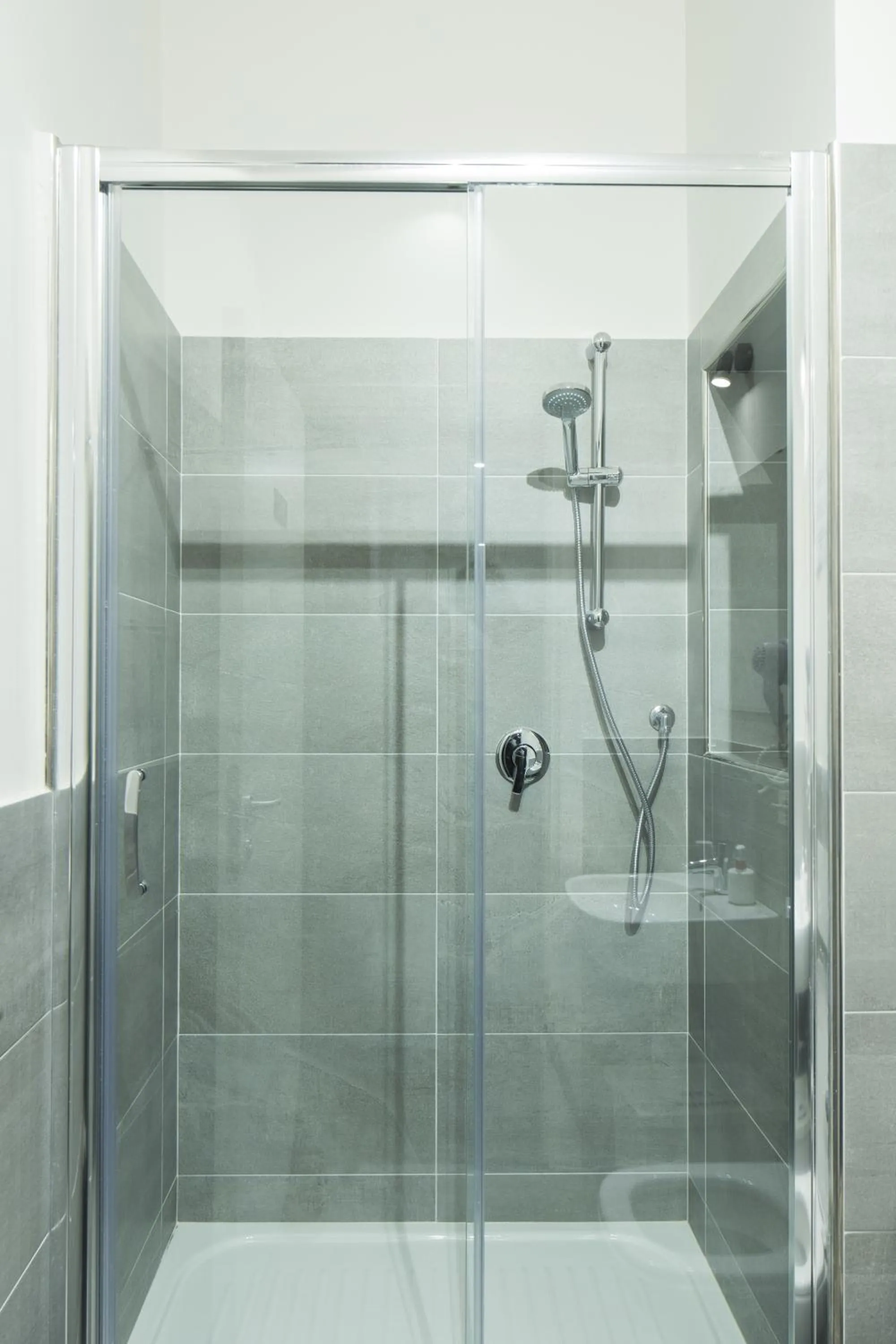 Shower in Loggia Fiorentina