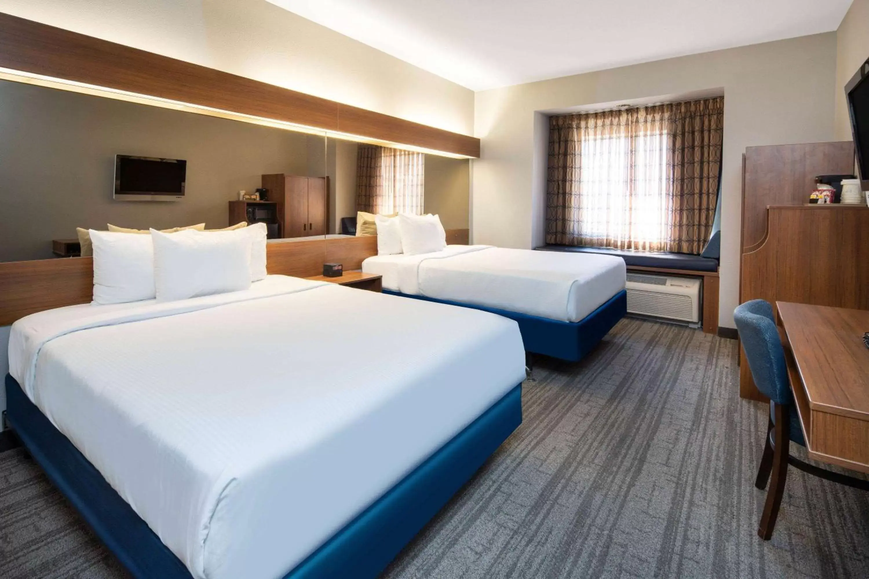 Photo of the whole room, Bed in Baymont by Wyndham Las Vegas South Strip