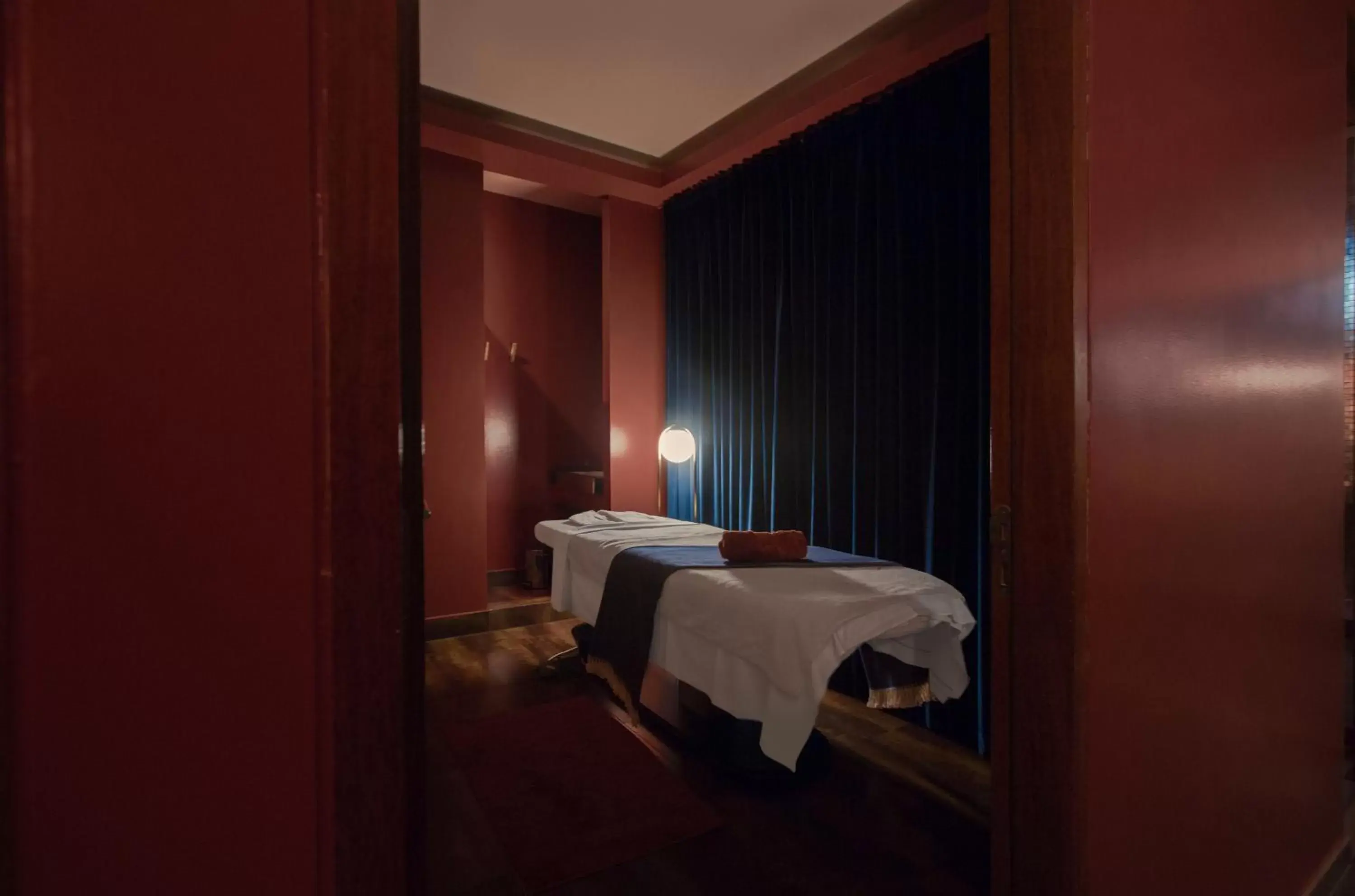 Massage, Bed in The Vintage Hotel & Spa Lisbon
