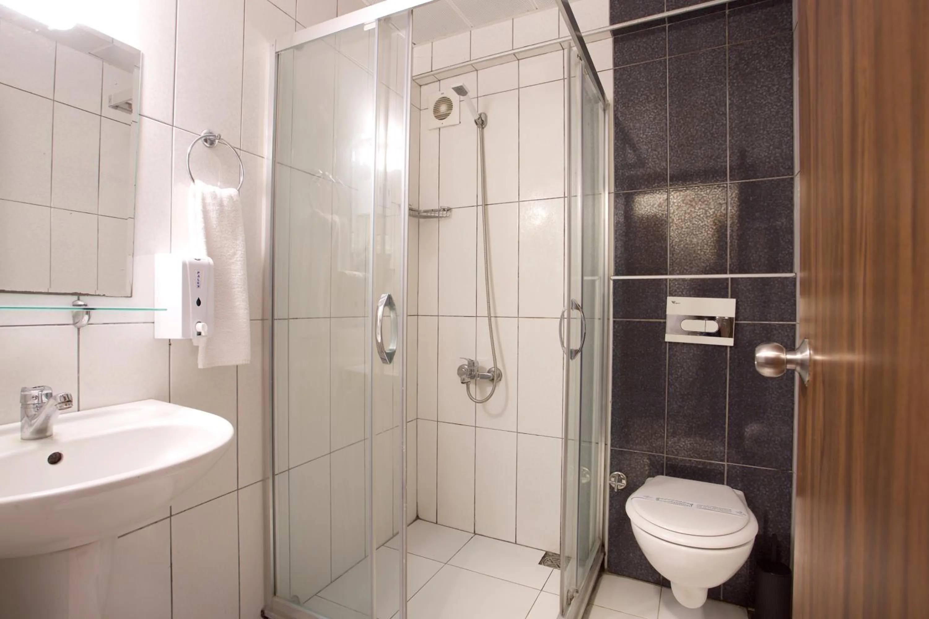 Budget Double or Twin Room in Grand Ant Hotel