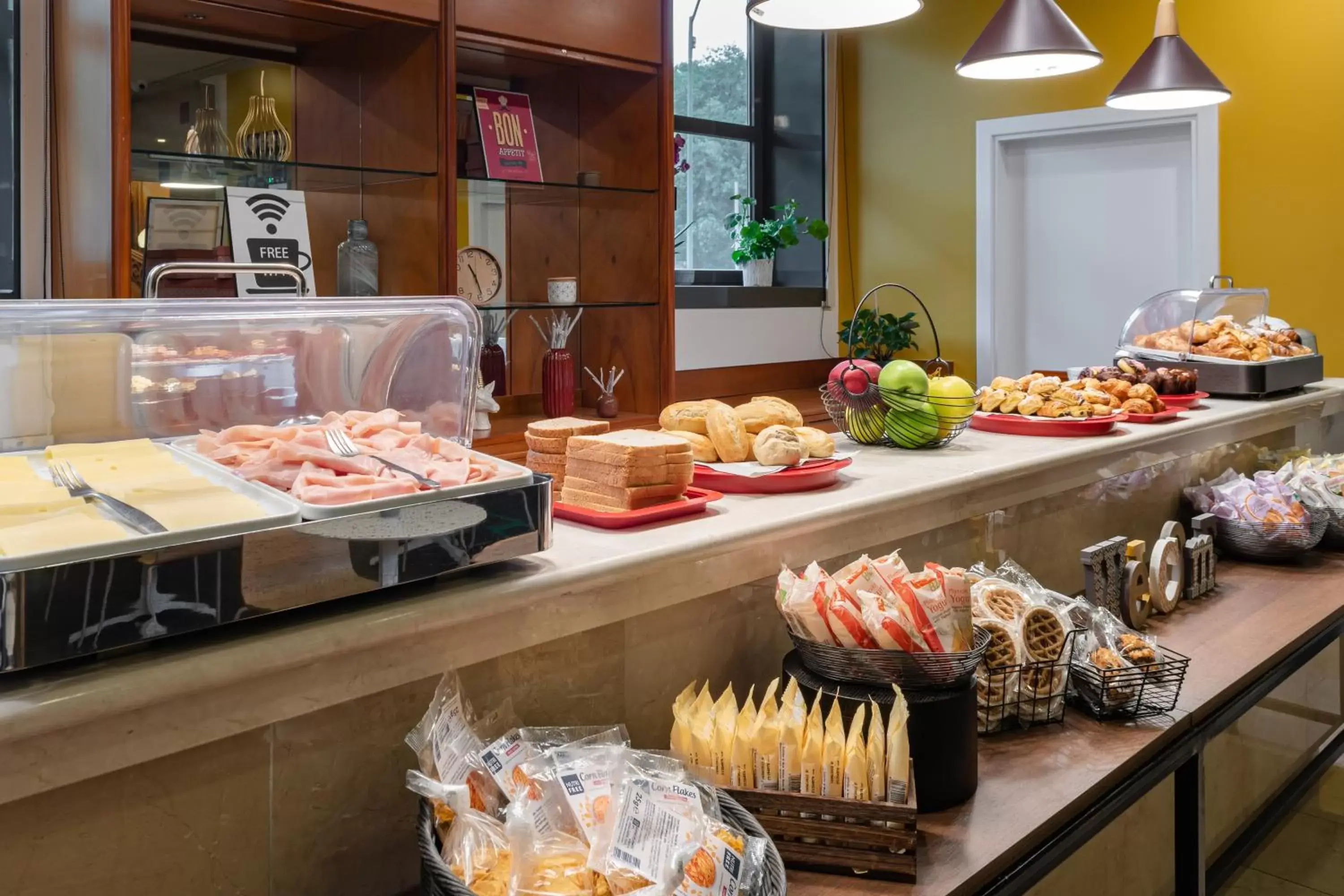 Buffet breakfast, Food in B&B Hotel Cremona