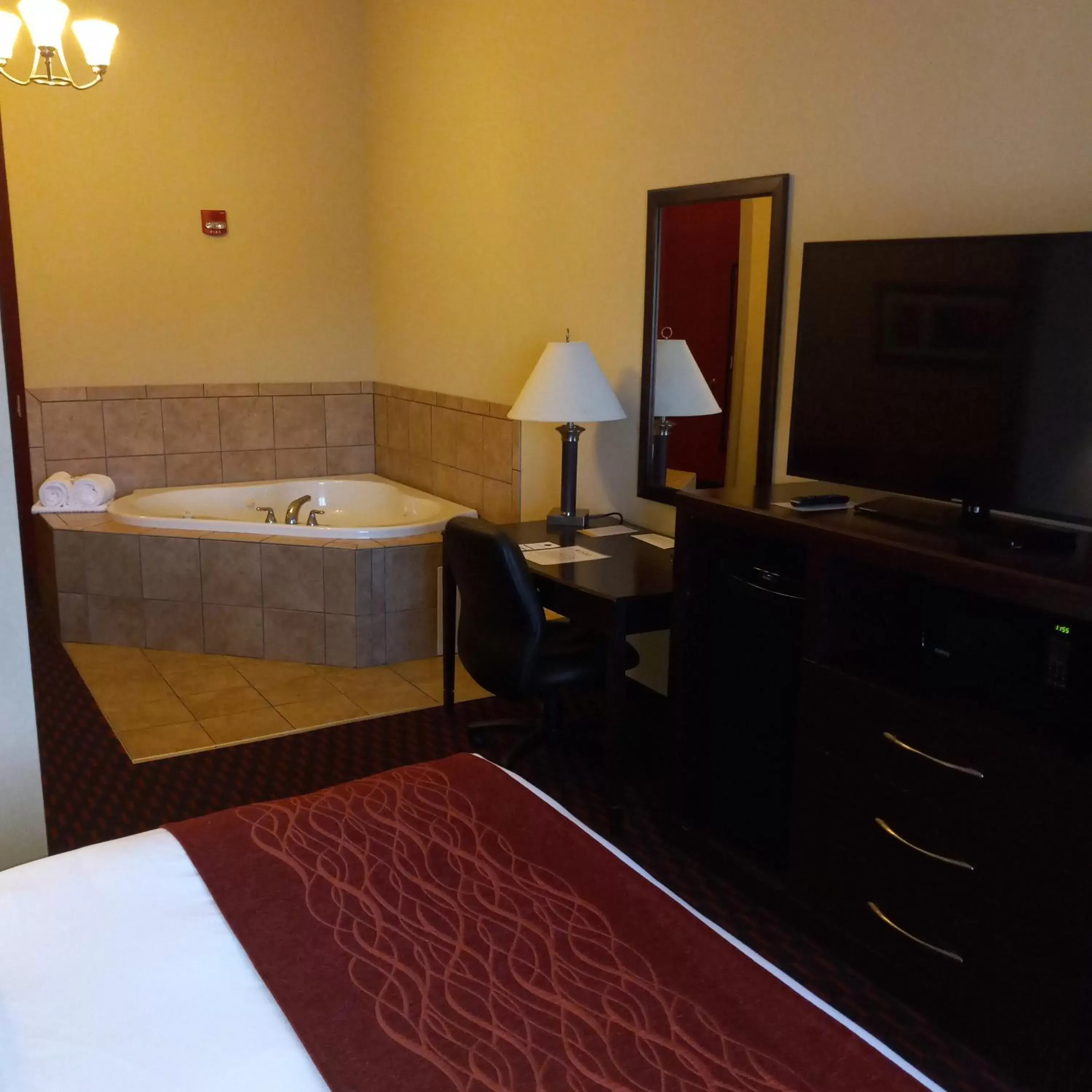 Photo of the whole room, TV/Entertainment Center in Comfort Inn & Suites Tunkhannock