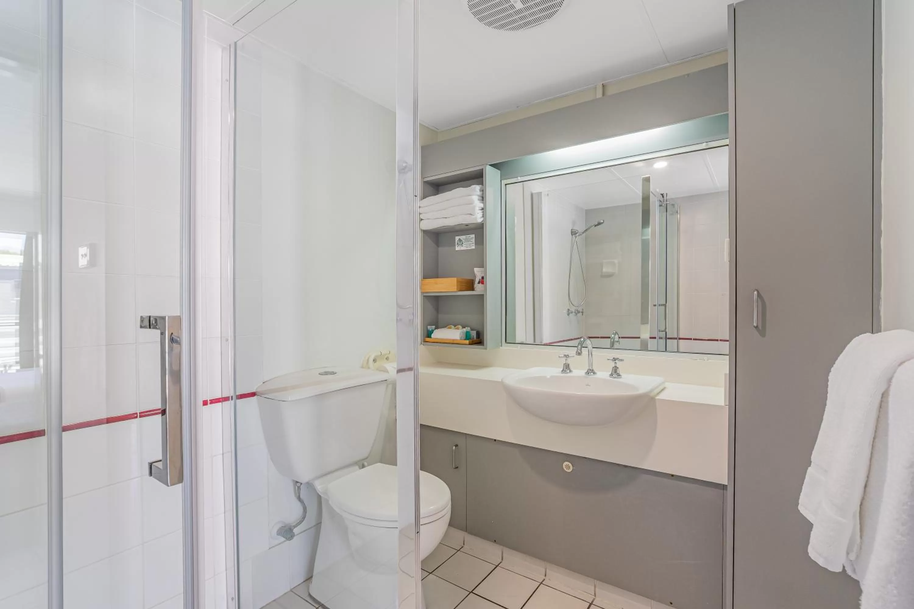 Shower in Nelson Towers Motel & Apartments