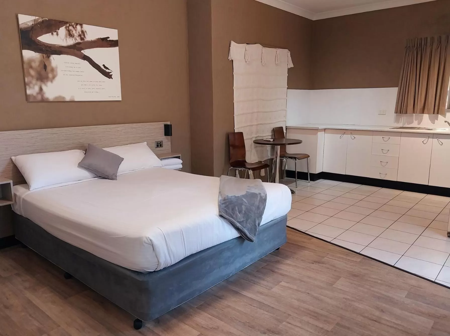 Bed in Tallarook Motor Inn