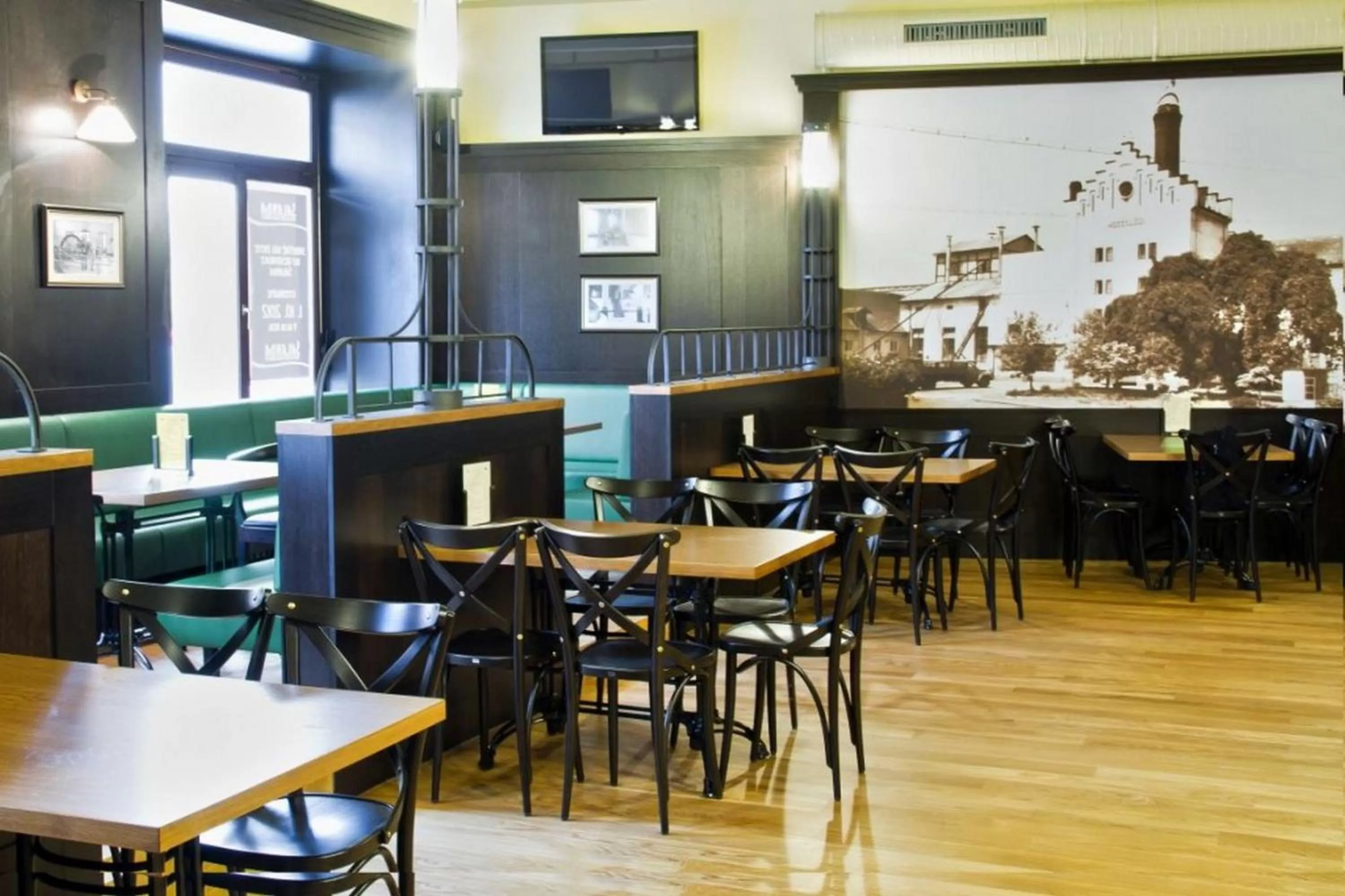 Restaurant/places to eat in Hotel Union