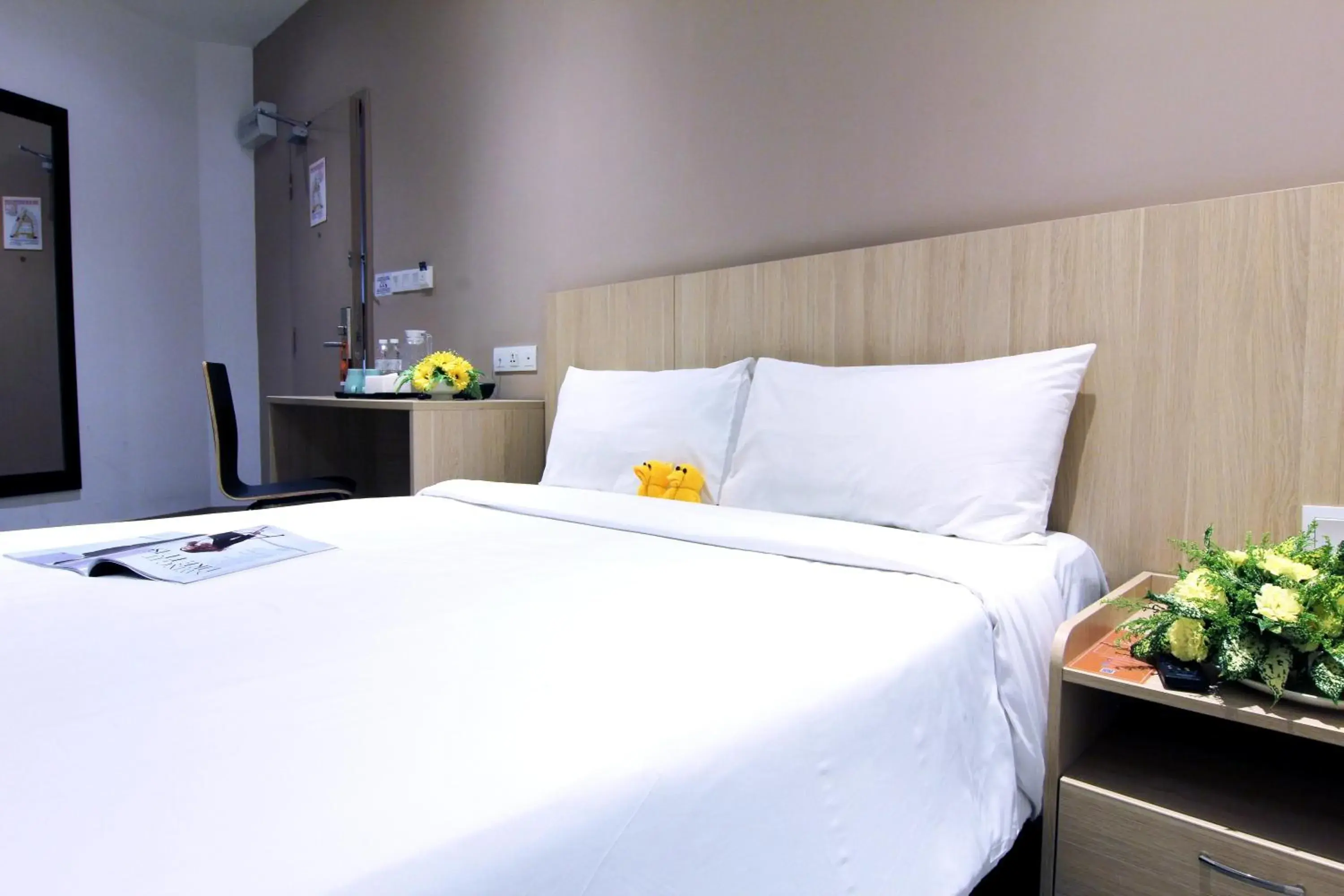 Bedroom, Bed in Pacific Express Hotel Chinatown Bedroom, Bed in Pacific Express Hotel Chinatown