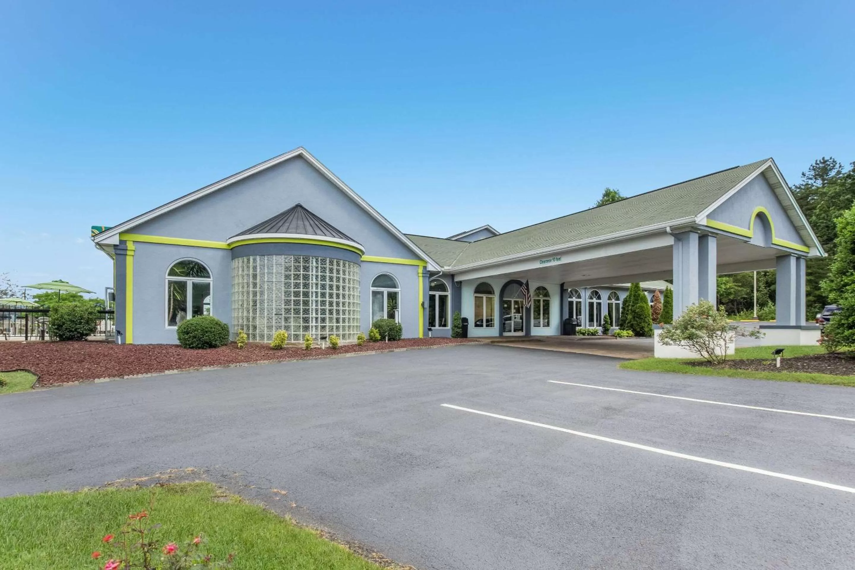 Property building in Quality Inn London North