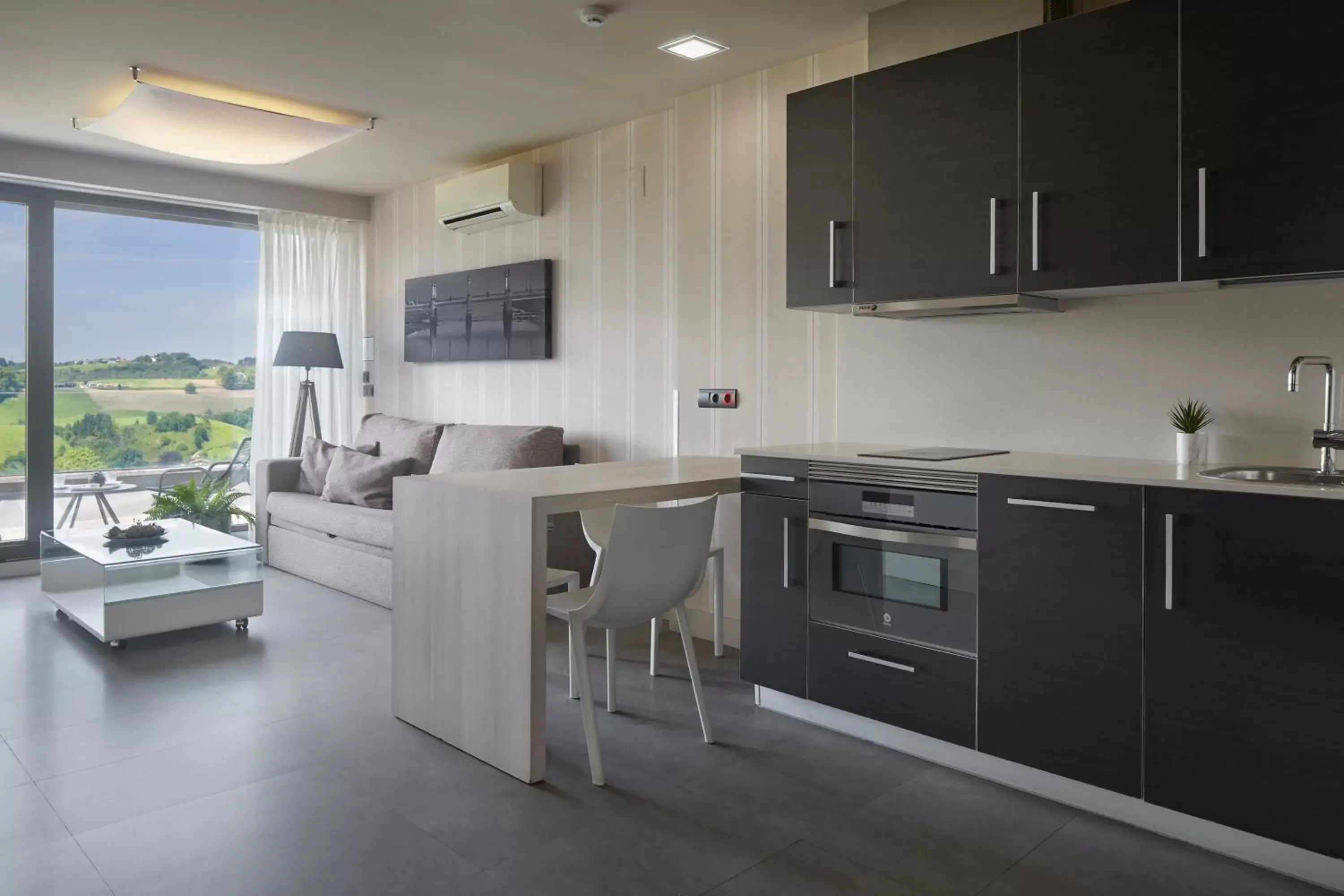 Living room, Kitchen/Kitchenette in Irenaz Resort Apartamentos