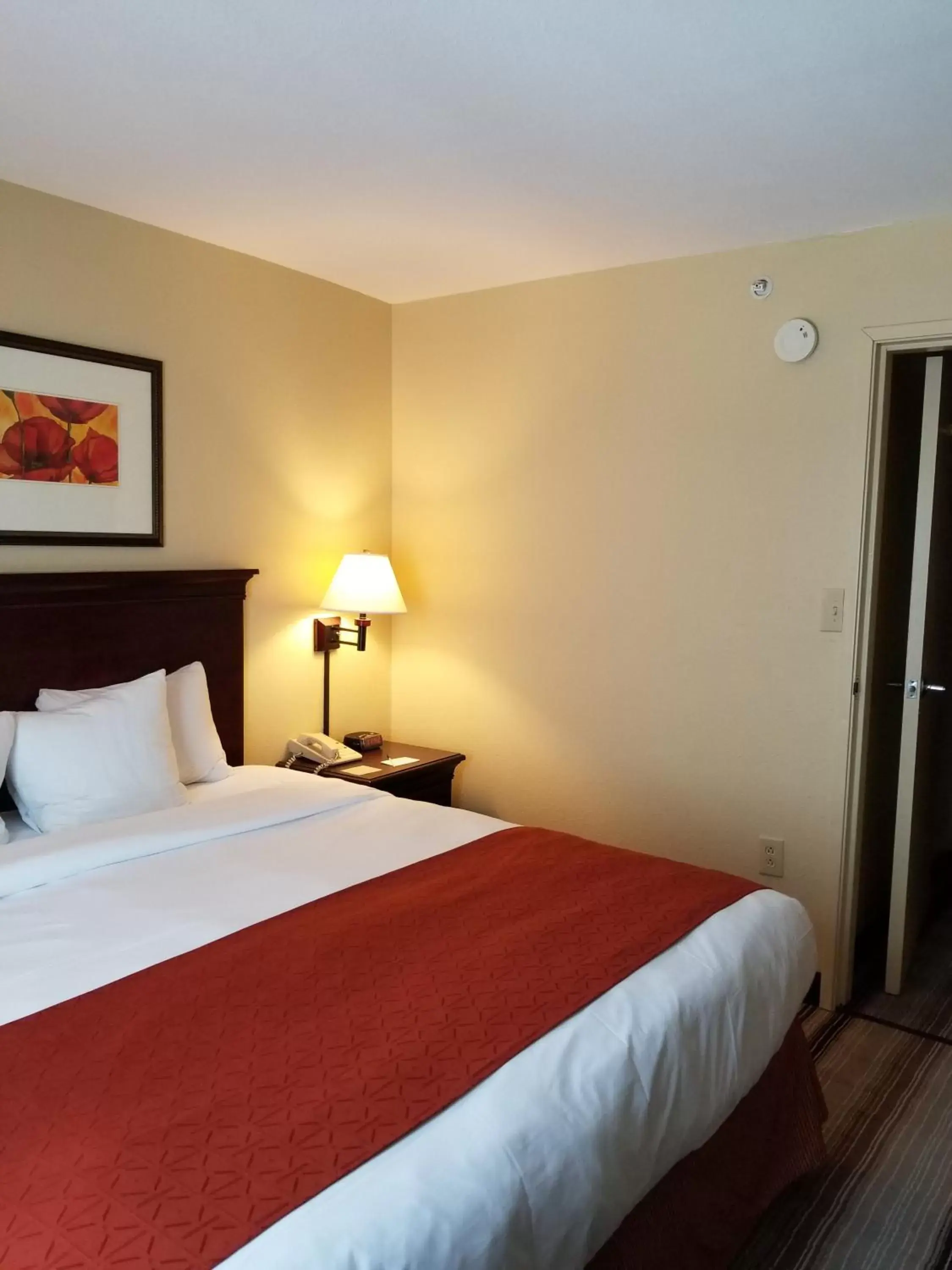 Bedroom, Bed in Country Inn & Suites by Radisson, Lexington, VA