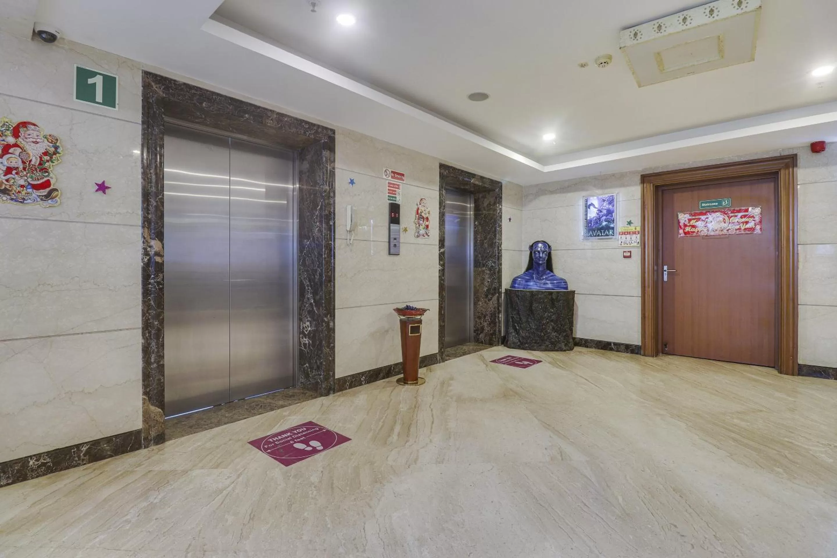 Lobby or reception, Staff in Palette - Hotel Chennai La Palace