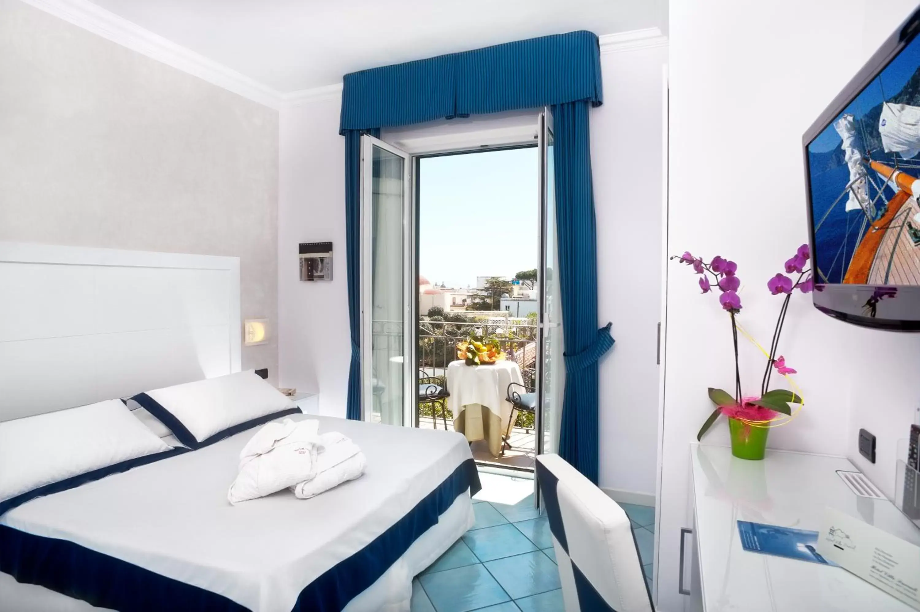 Balcony/Terrace, Bed in Hotel Villa Durrueli Resort & Spa