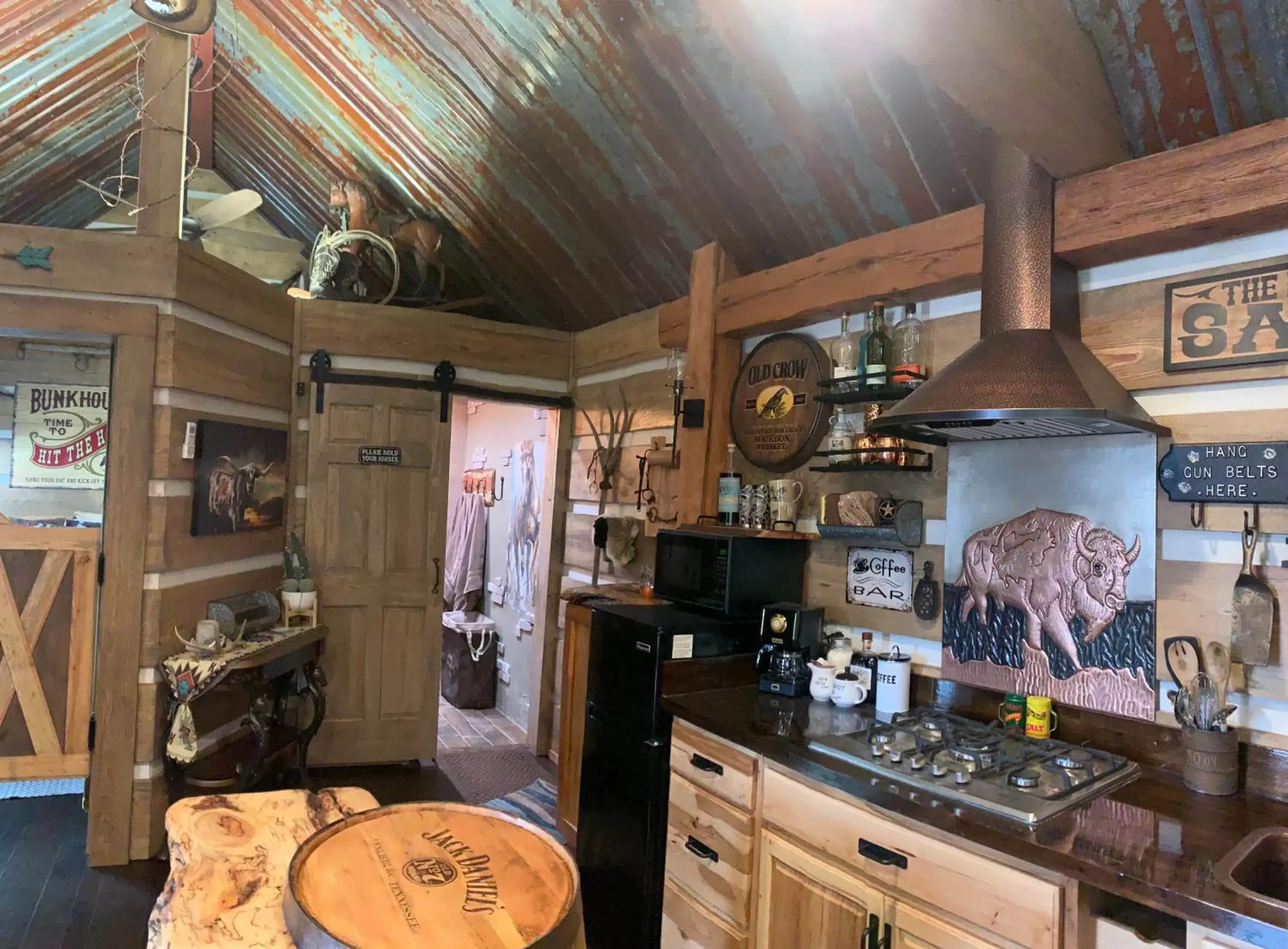 Decorative detail, Kitchen/Kitchenette in Fox Pass Cabins