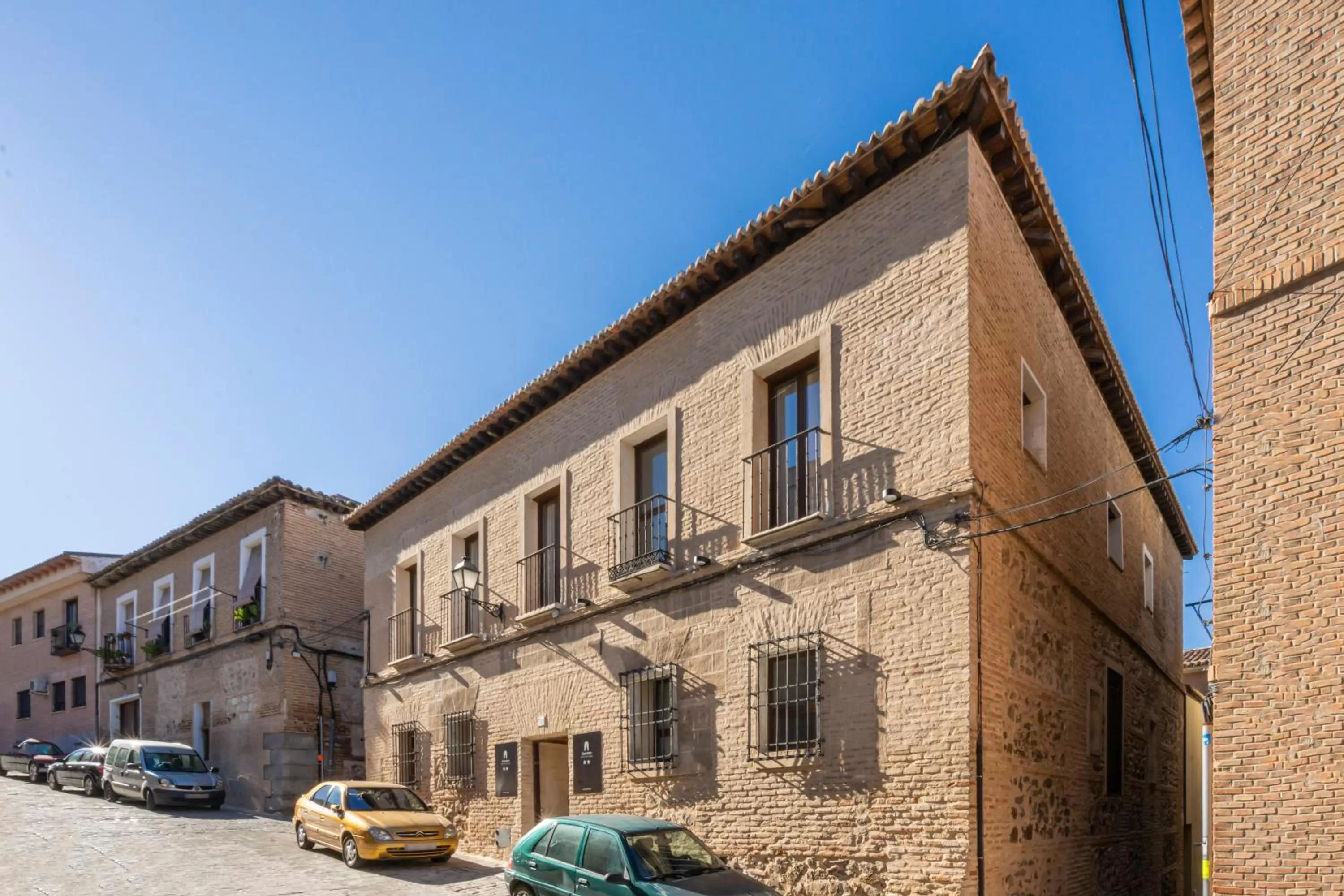 Facade/entrance in Dobo Azacanes Hostal