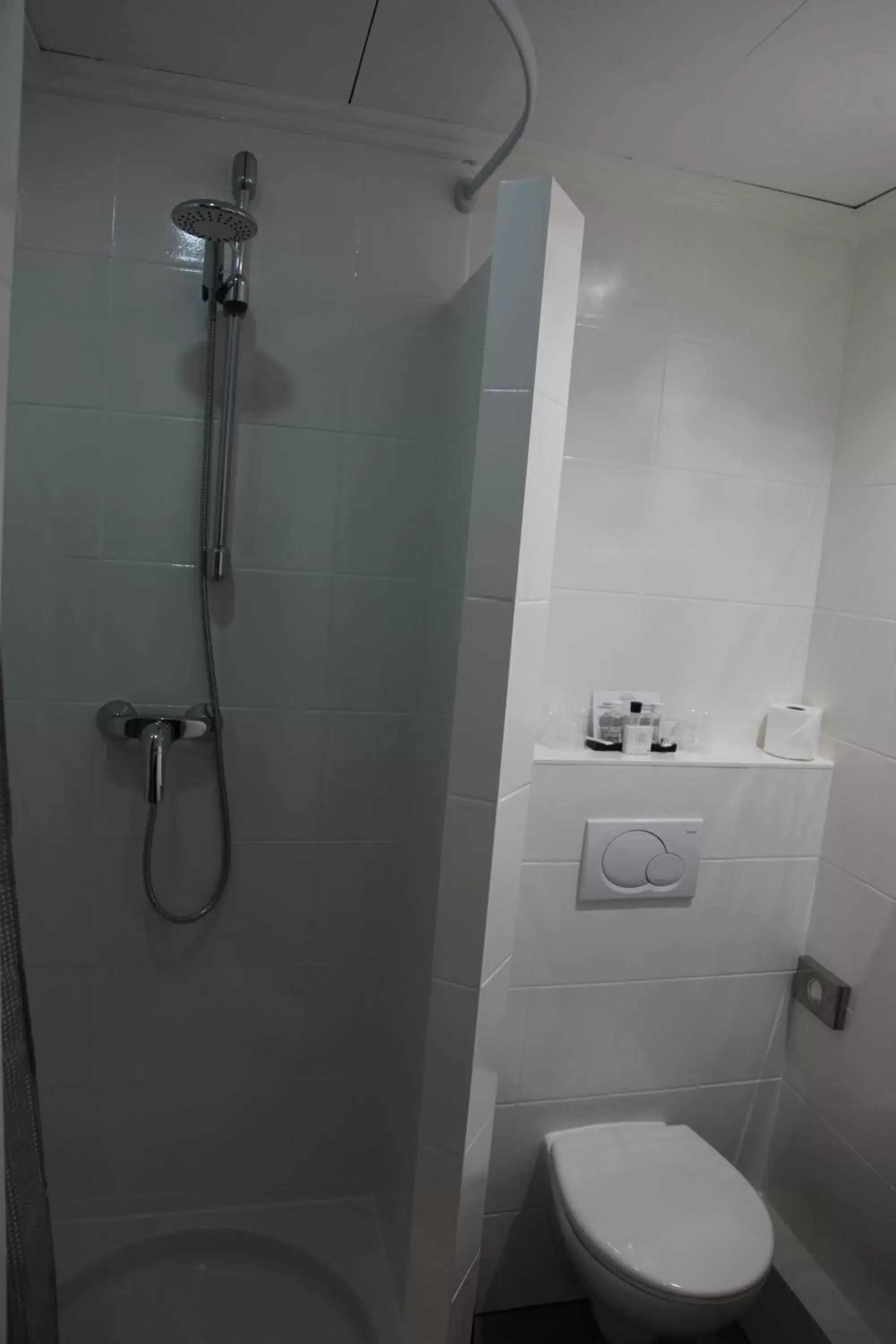 Shower, Bathroom in Maison LUTETIA R