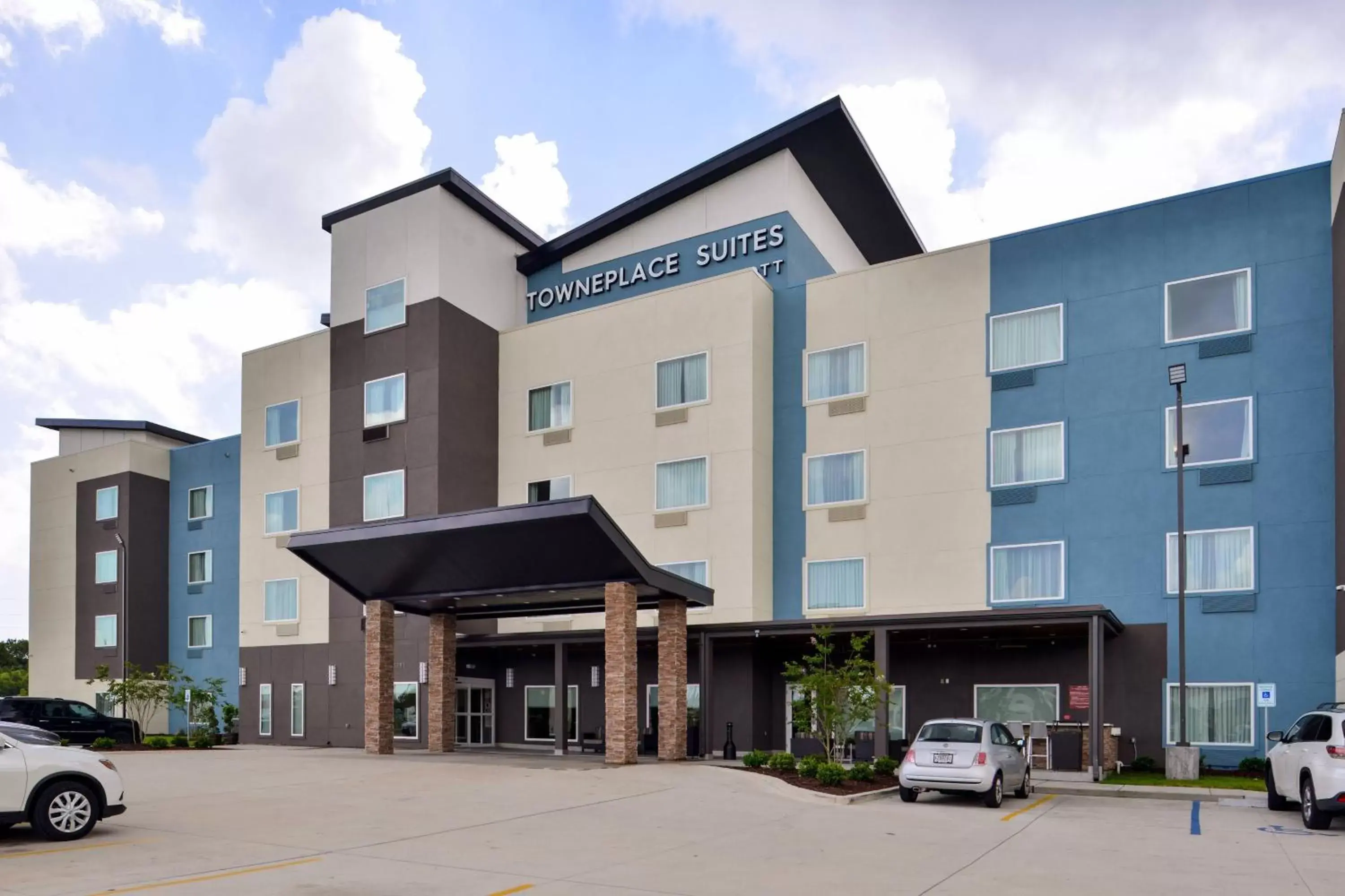 Property Building in TownePlace Suites by Marriott Laplace