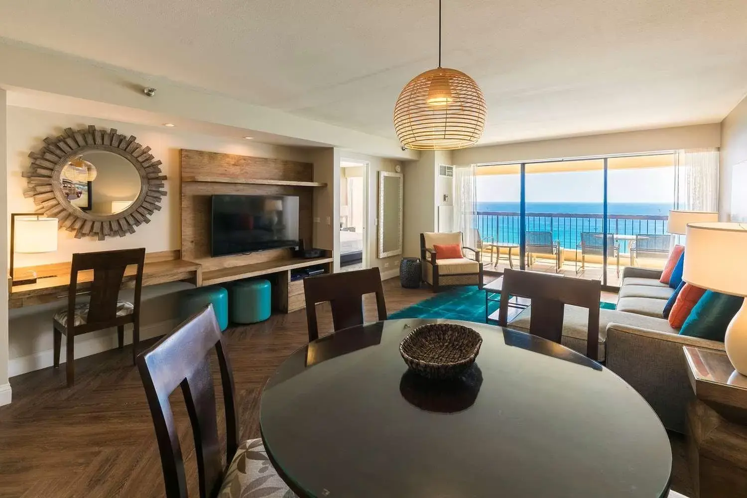 Patio, Dining Area in Aston Waikiki Beach Tower