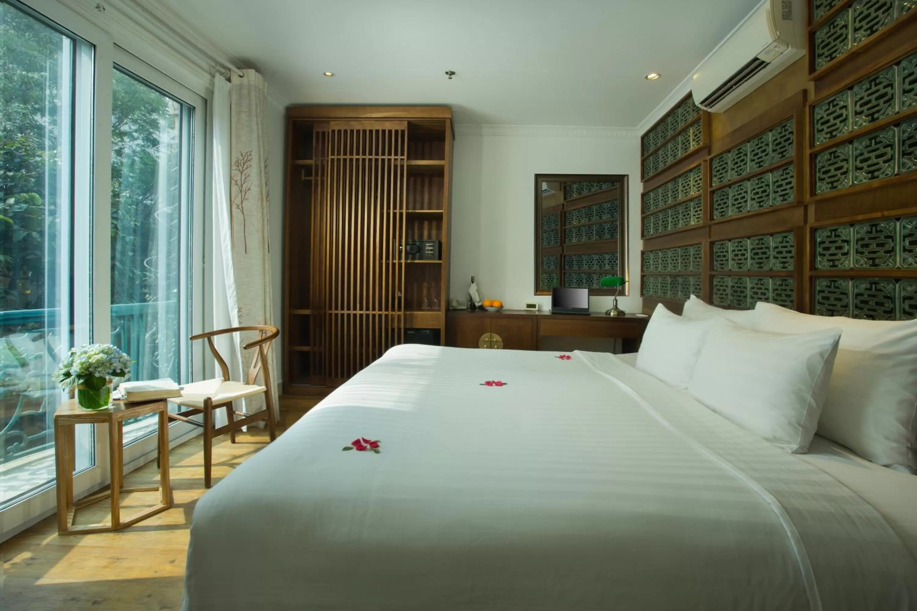 Photo of the whole room, Bed in Hanoi Media Hotel & Spa