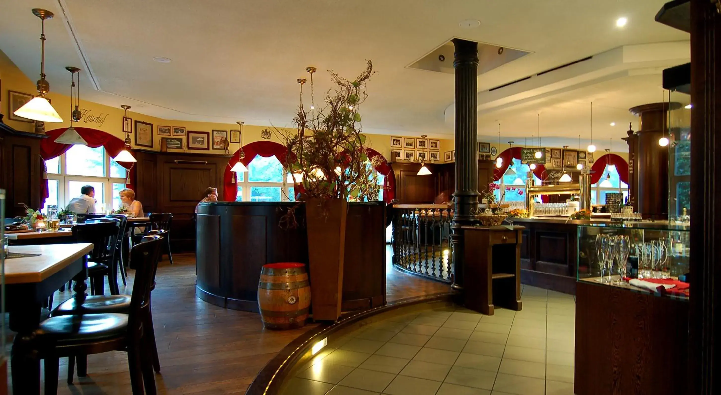 Restaurant/places to eat in Hotel Kaiserhof