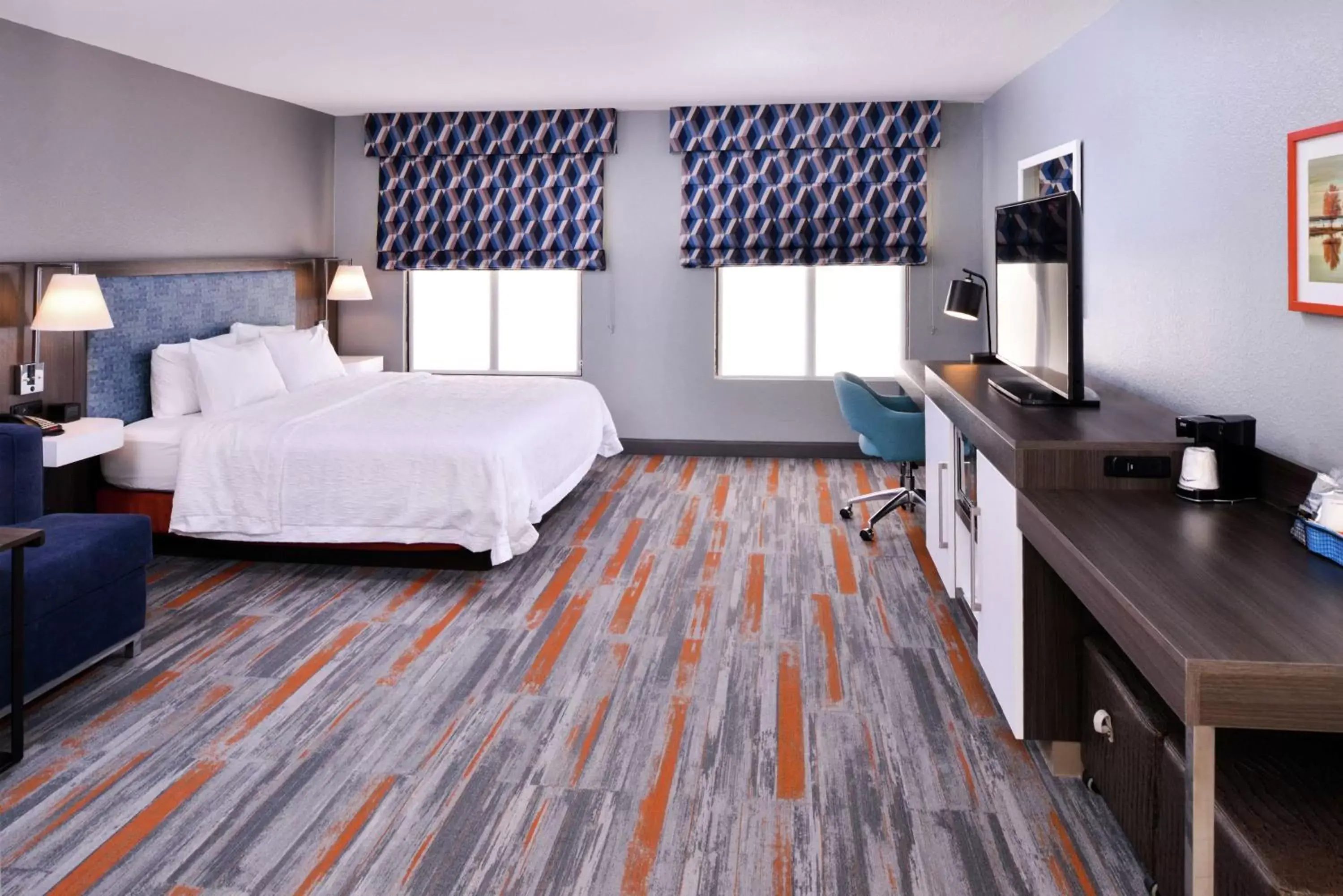 Bedroom in Hampton Inn & Suites Legacy Park-Frisco