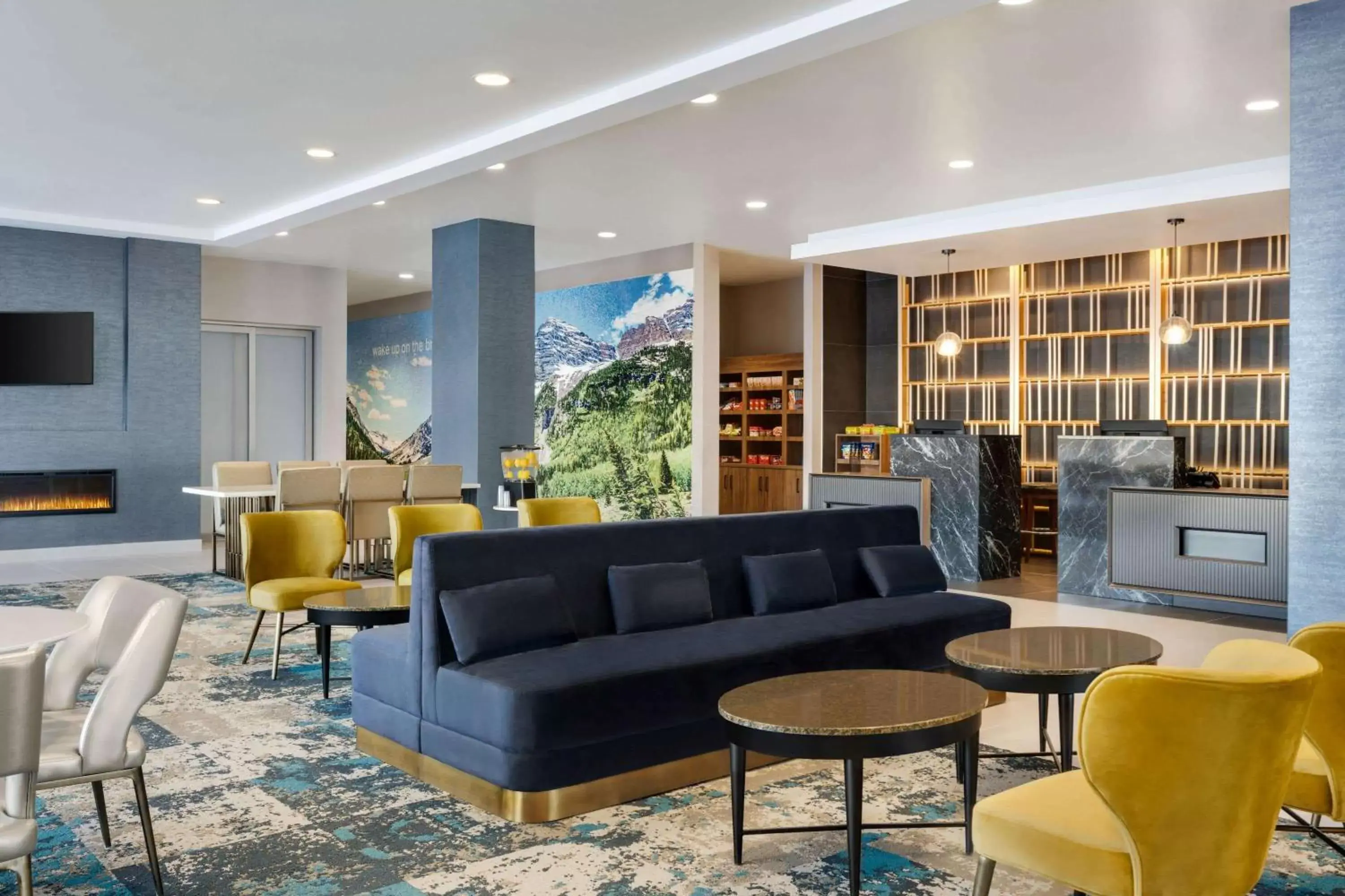 Lobby or reception, Lounge/Bar in La Quinta Inn & Suites by Wyndham Denver Parker