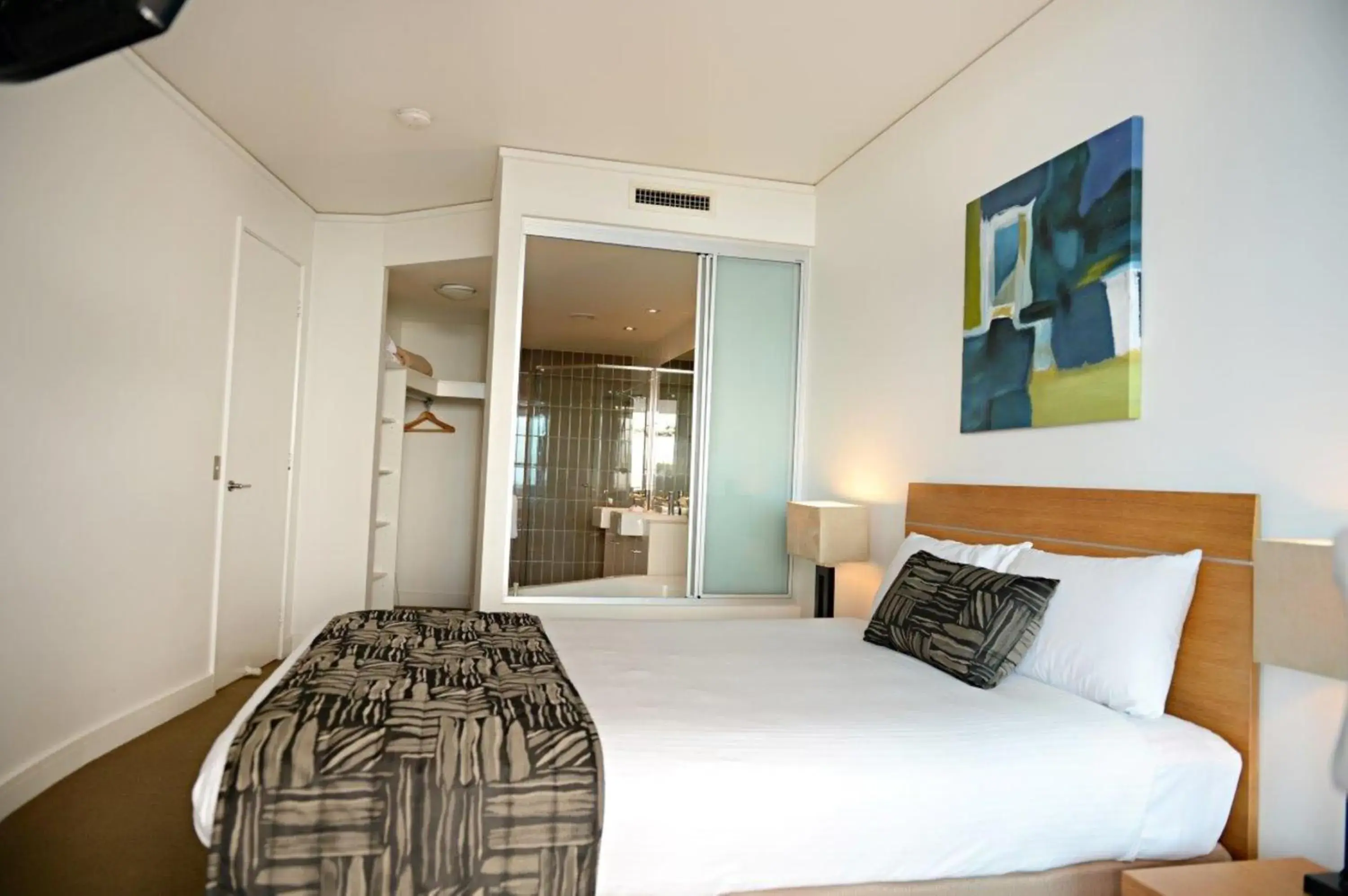 Photo of the whole room, Bed in Manta Bargara