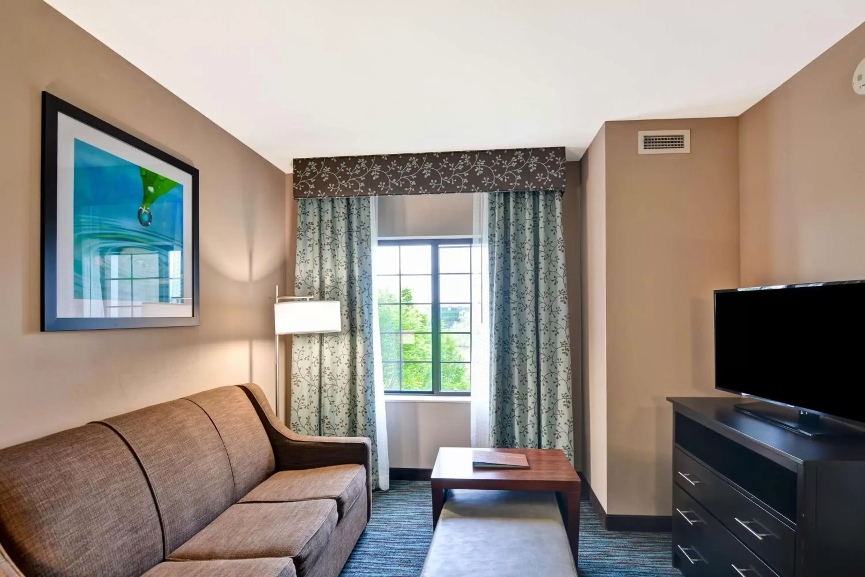 Bedroom, Seating Area in Homewood Suites by Hilton Aurora Naperville