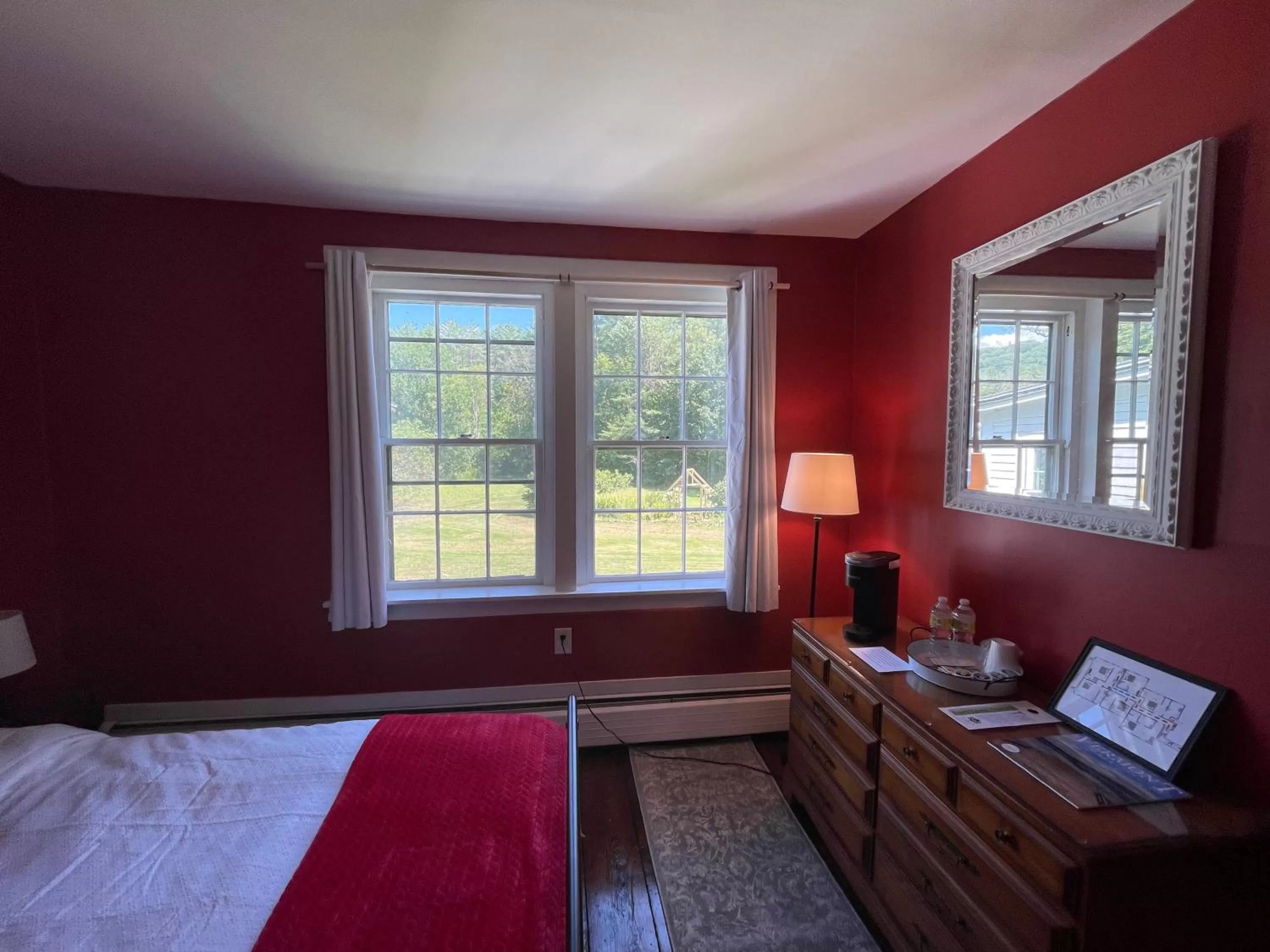 Photo of the whole room, Bed in Stone Hearth Inn and Eatery