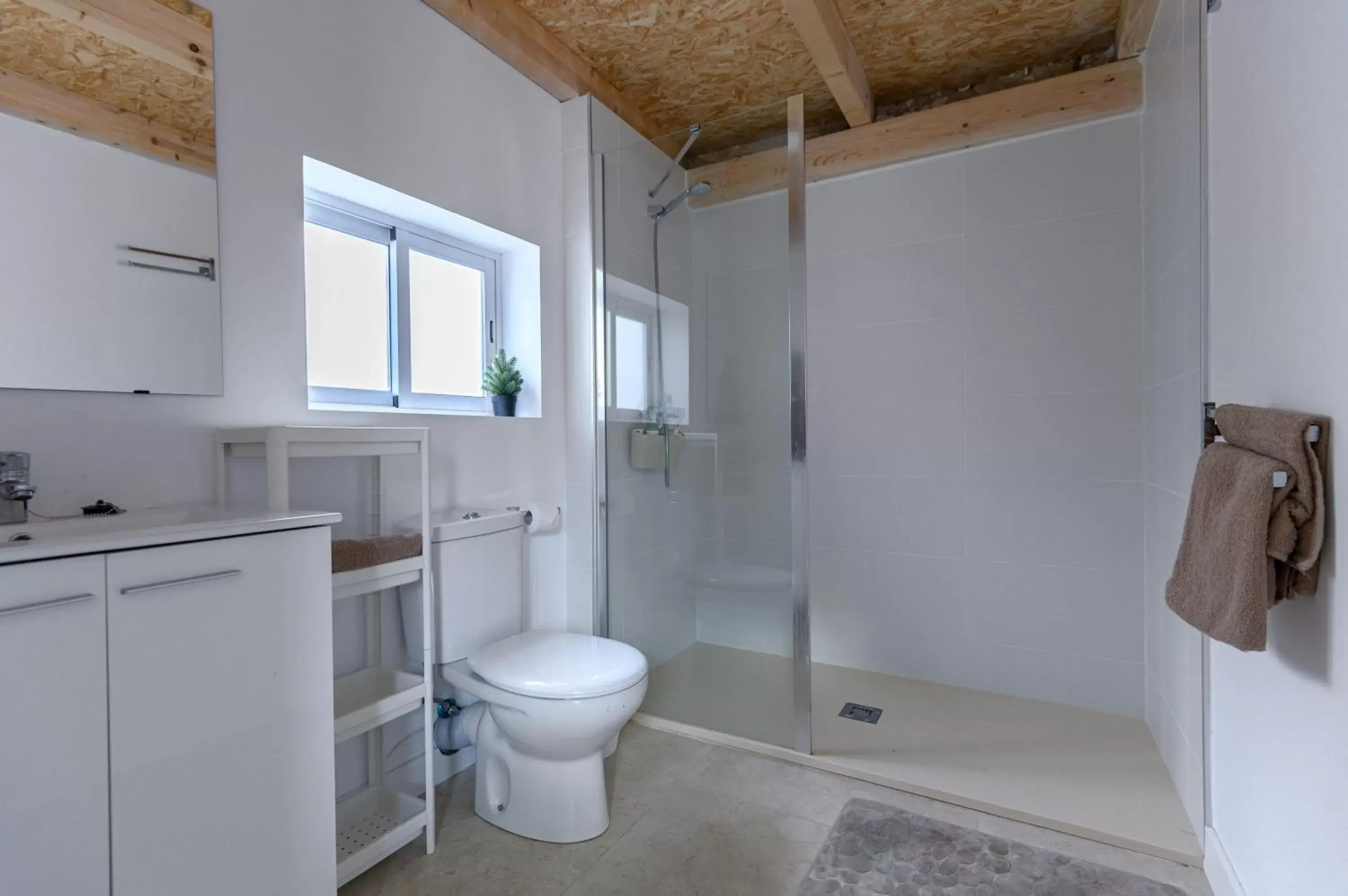 Shower, Bathroom in Soho Boho Apartments - with sunny rooftop terrace and fiber optic internet