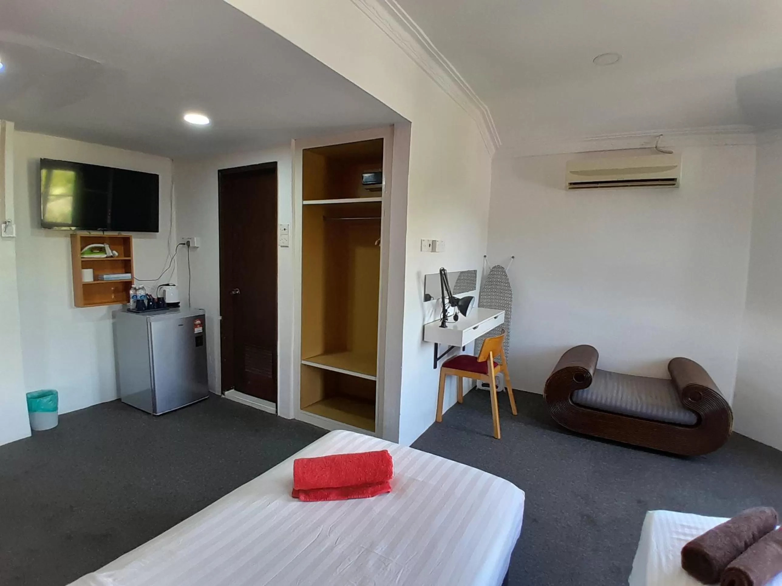Bathroom, Bed in THE ZULEY HERITAGE HOTEL