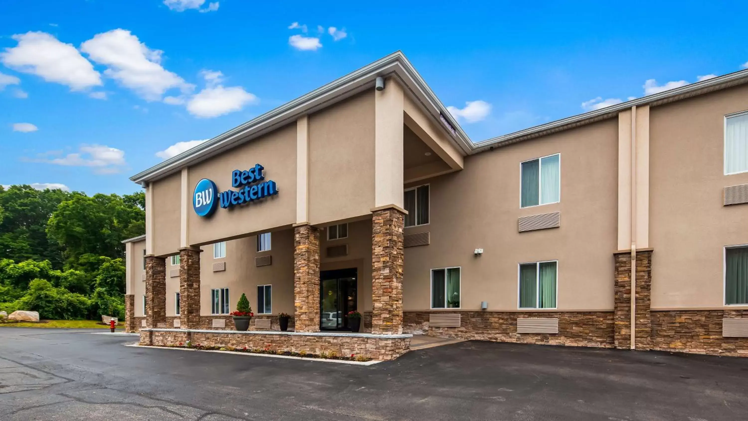 Property Building in Best Western Milford Inn