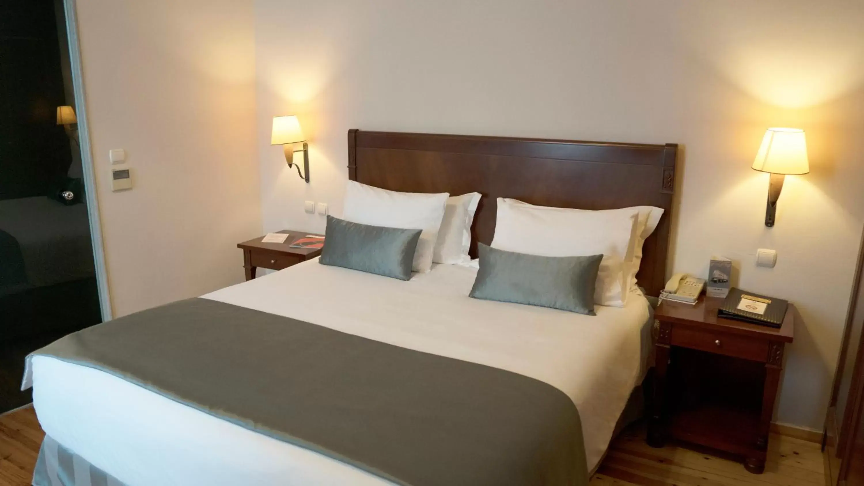 Bedroom, Bed in Capsis Bristol Boutique Hotel