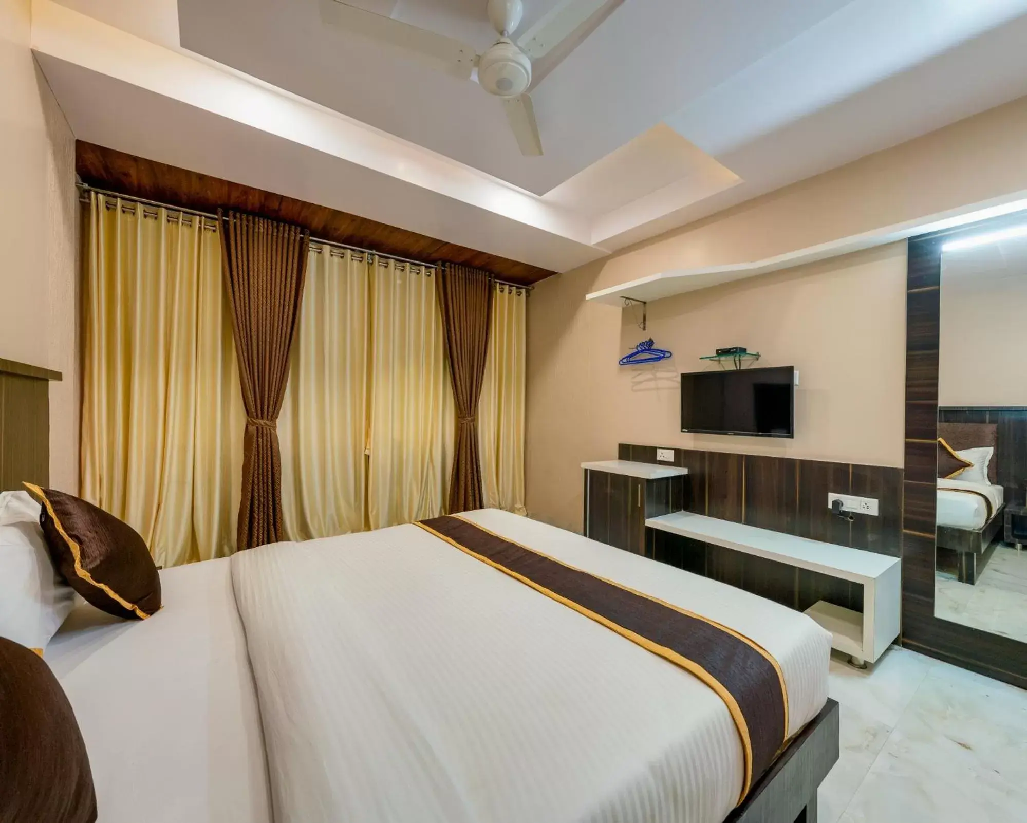 Bed in Hotel Aatithya Satkar Near Mahalaxmi Temple Bed in Hotel Aatithya Satkar Near Mahalaxmi Temple