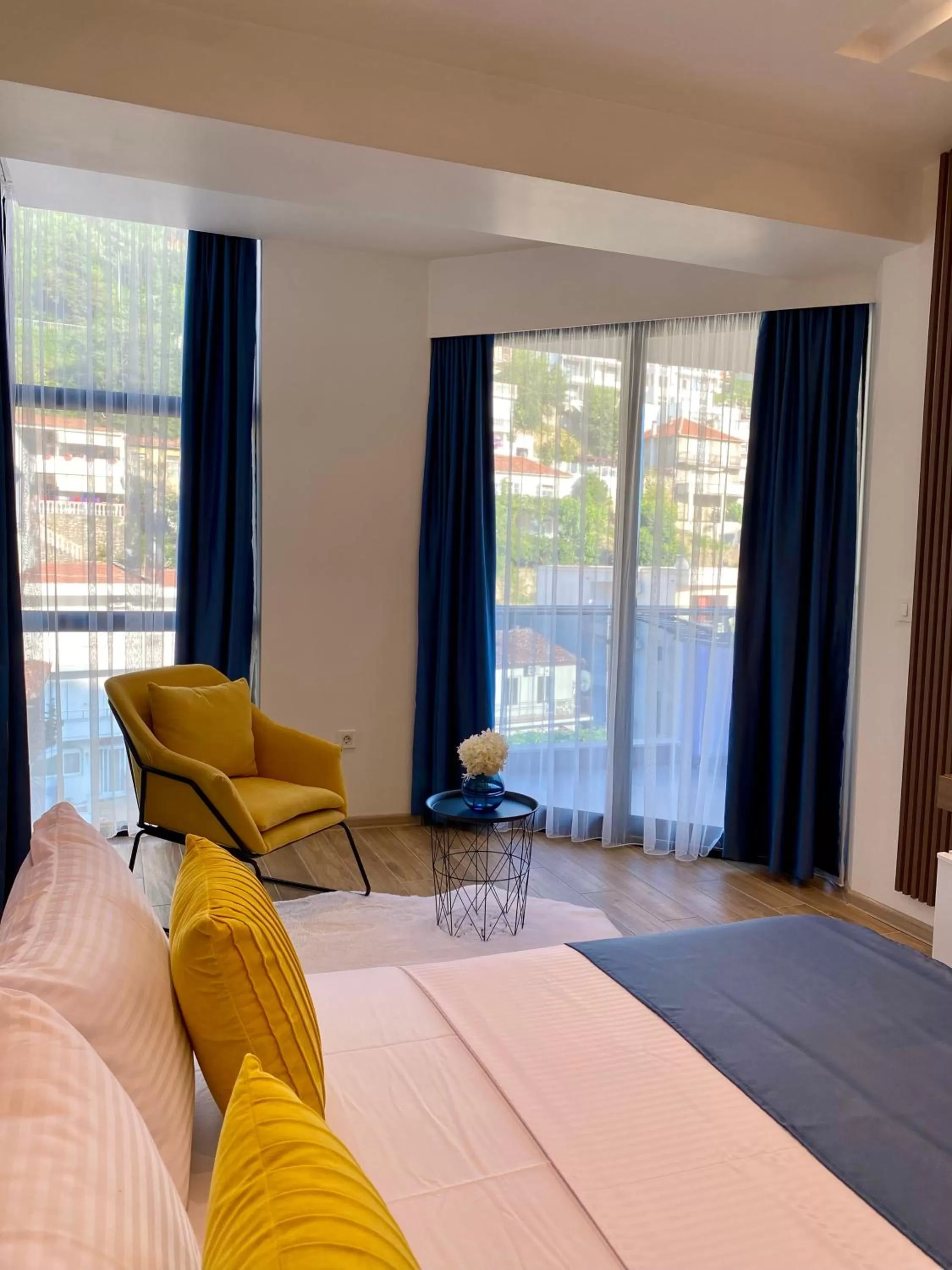 Photo of the whole room, Bed in Atelier