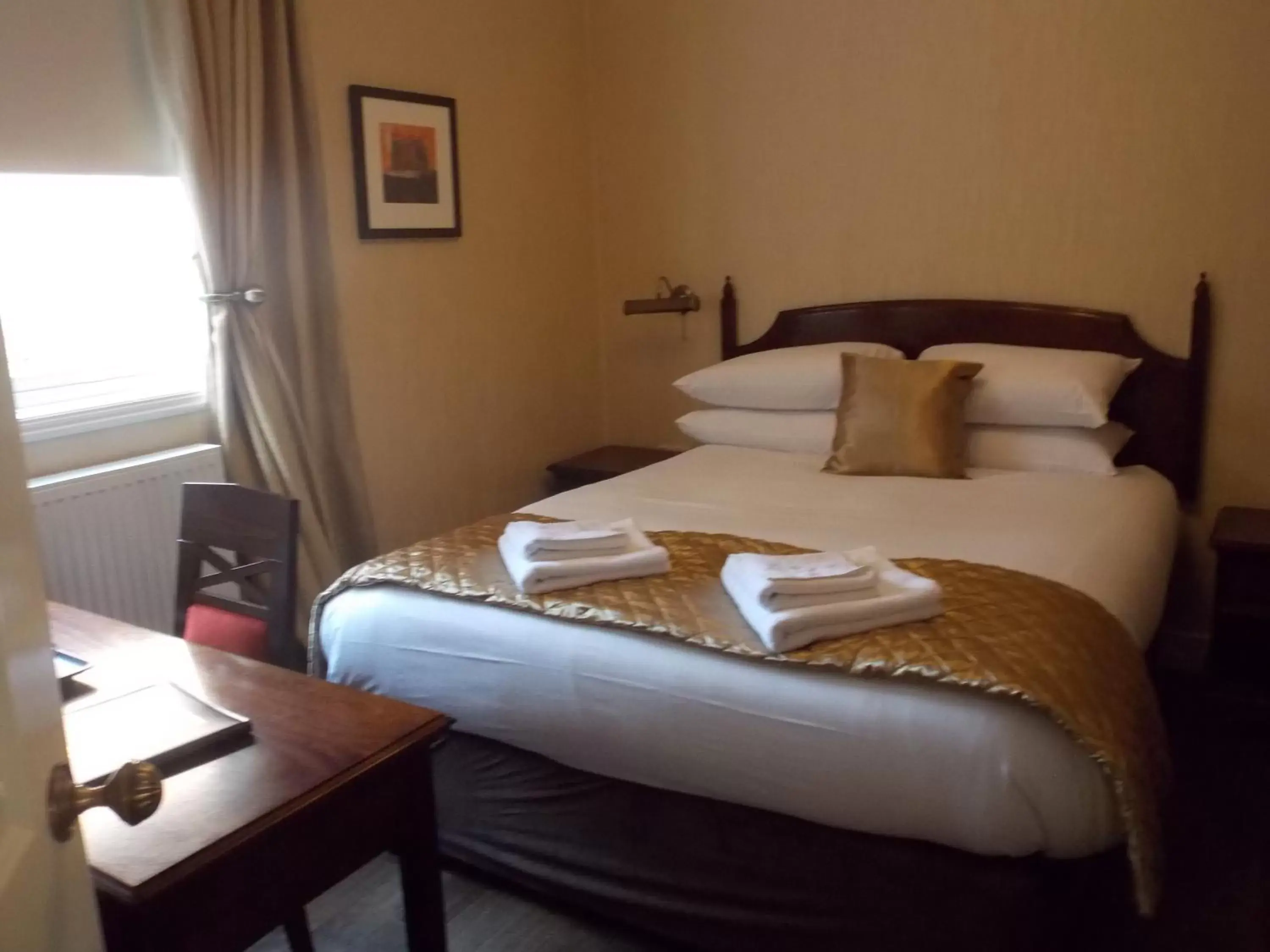 Bedroom, Bed in The Mountford Hotel