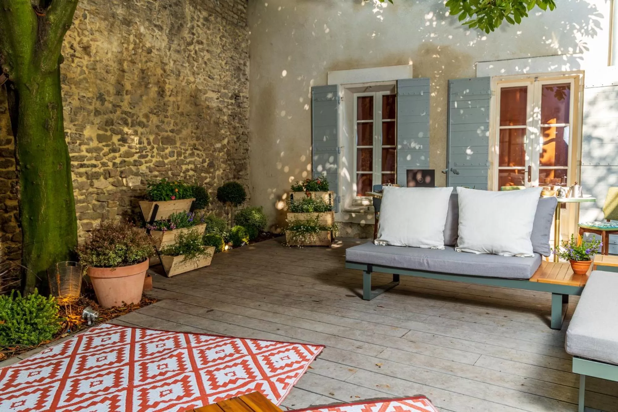 Patio in Le Clos Violette et Le 11 D'Aglaé - Hôtel de Charme Design de Luxe