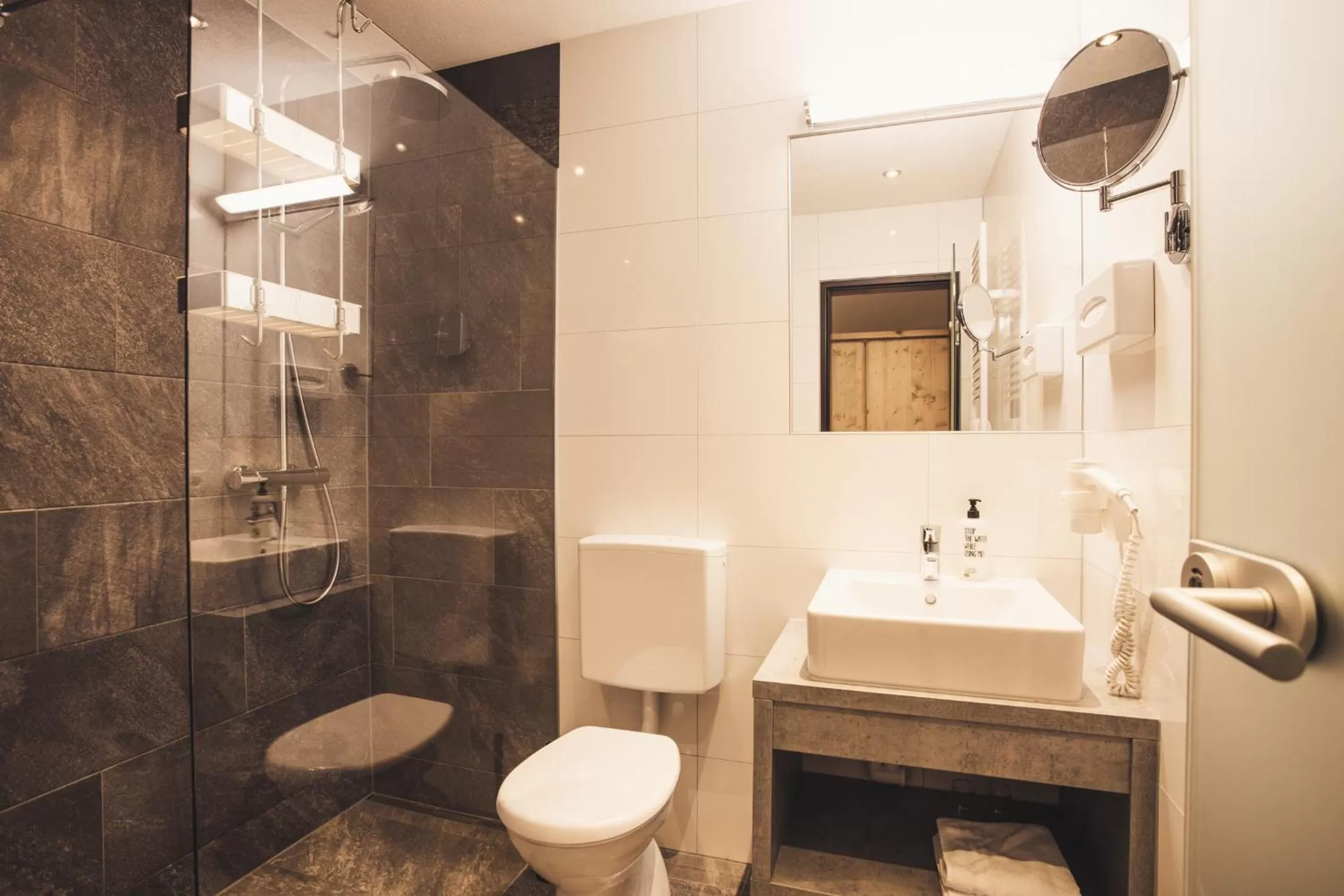 Bathroom in Hotel Johanna mitten im Ötztal